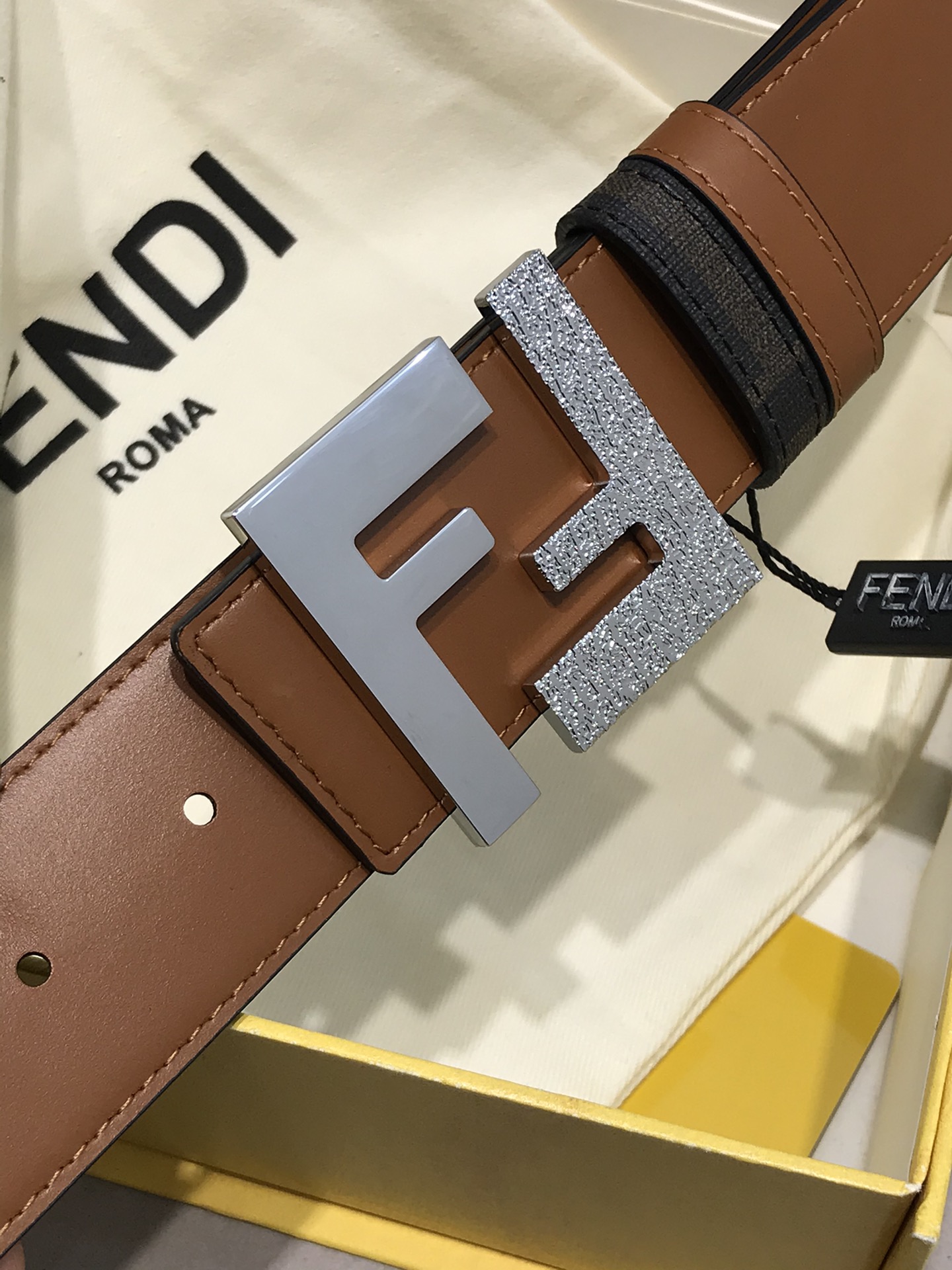 配送专柜包装打孔针新款FD宽38MM支持NFC芯片扫描标志造型皮带原版亮面间纹F铆钉扣进口原版黑色小牛皮