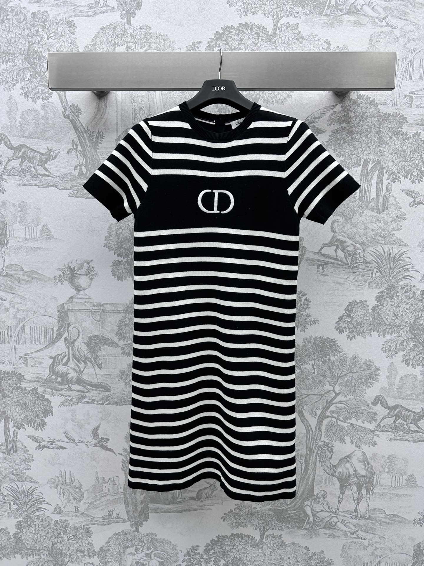 NO:696587,Dio* new product launch striped knitted dress customized YB imported wool material, comfortable and soft texture, striped texture collision, temperament, fashionable and elegant woman must-have fabric accessories development, short-sleeved straight dress tailoring, casual and fashionable upper body, decorated with crocheted CD letter pattern on the front, classic but not outdated, the upper body instantly becomes elegant and wealthy, a great item for daily travel or attending important occasions, a must-have for those who control stripes, high version 3 colors, dior, skirts, T-shirt,19860909Dio*新品上架条纹针织连衣裙定制YB进口羊毛材质 质感舒适软糯 条纹肌理碰撞 气质时尚优雅女人必备 面辅料开发 短袖直筒连衣裙版型剪裁 上身休闲时髦 搭配前幅钩花CD字母图案装饰 经典不过时 上身秒变高雅富贵千金 日常出行或者出席重要场合都很出彩的一款单品 条纹控必入  高版本3色,,dior,skirts,T-shirt,,Women's clothing