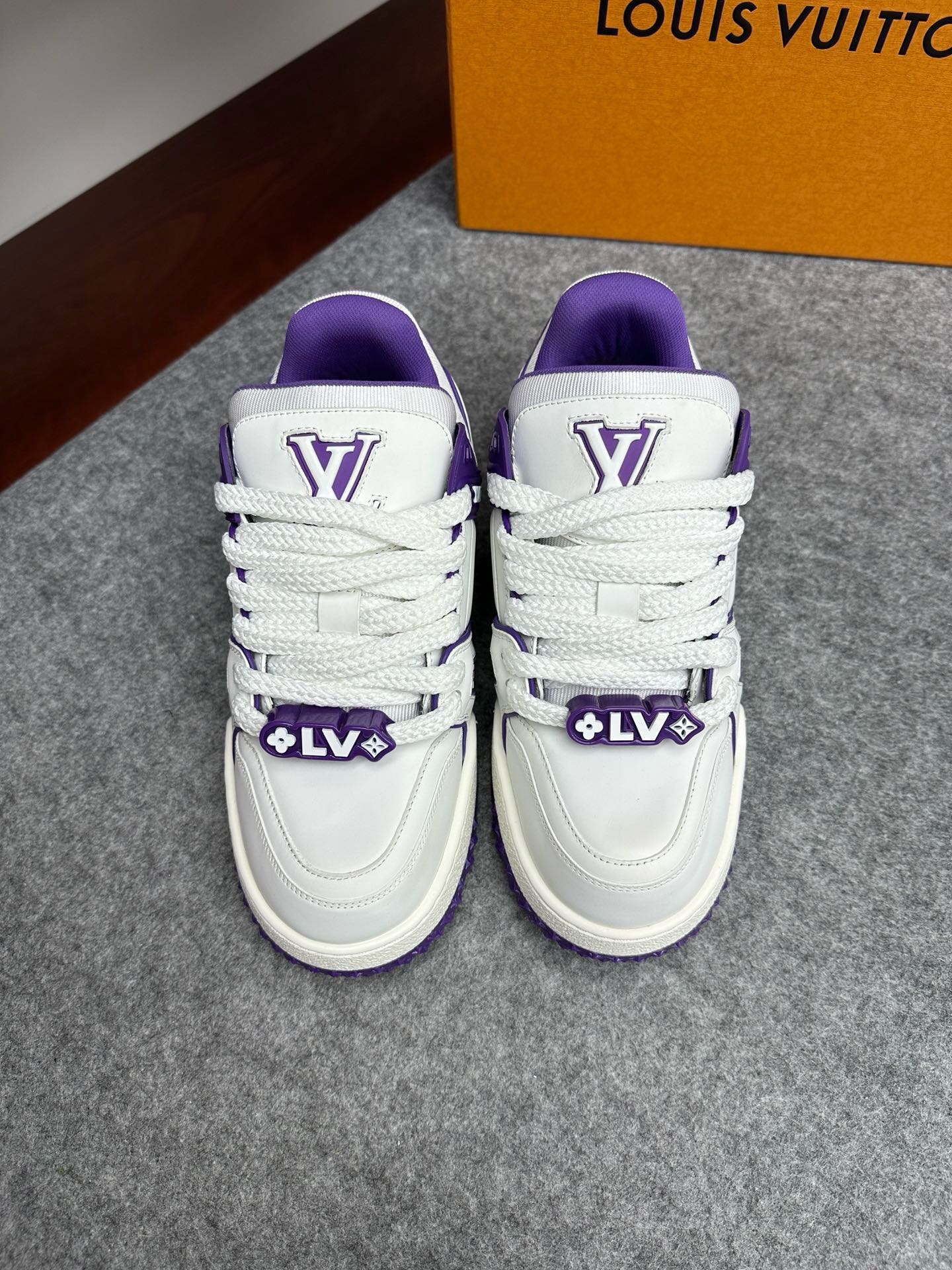 NO:217054,Brand LOUIS VUITTON original color matching Size 35 -45 couples price Material Louis Vuitton new style Men's casual shoes!  High-quality catwalk Trainer DIY beads This pair of 