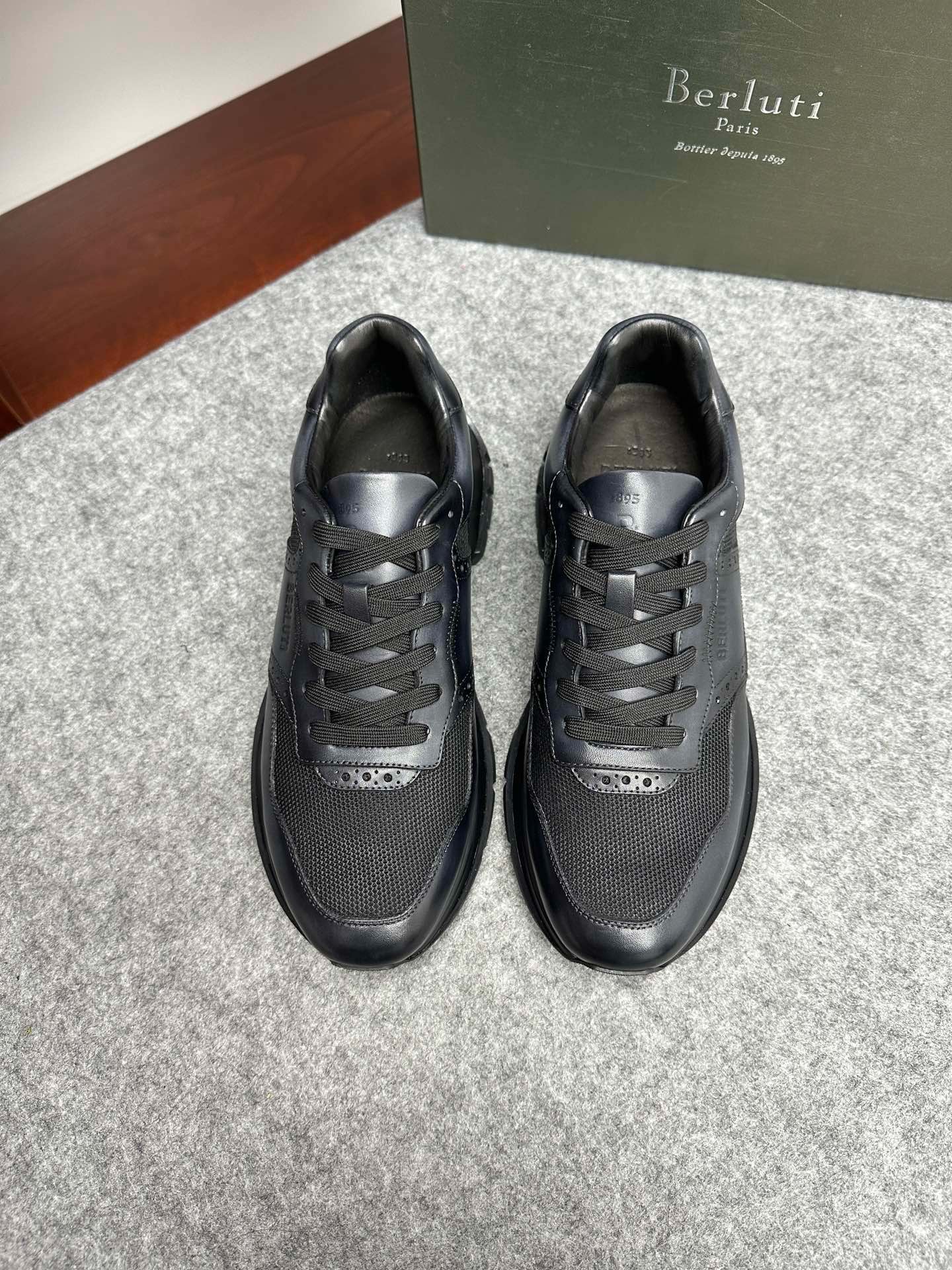 NO:216508,Brand Berluti original color polishing color, size 39-44 standard code, price, material, new style of Berluti, original quality of casual leather shoes, top version, first layer cowhide, hand-waxing color polishing design, complicated process, thickened cowhide inner [Strong] simple and generous without losing elegance, Goodyear exquisite hand-pulled wire makes the shoes firmer original version, rubber sole, stylish, comfortable, Berluti, cowhide19860909品牌Berluti 颜色原版擦色 码数39-44标准码 价格 材质伯尔鲁帝新款 休闲皮鞋原单品质 顶级版本采用 头层牛皮 手工打蜡擦色设计 工序复杂加厚牛皮内里[强]简单大方不失优雅固特异精致手工拉线使鞋子更加牢固原版 橡胶大底 上脚 有型 舒适,Berluti 布鲁提,cowhide,Men's shoes