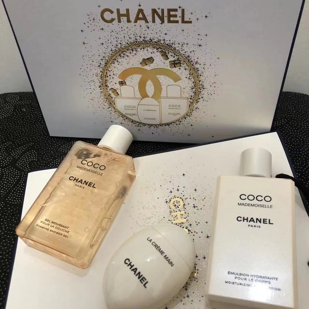 Chanel Coco Mademoiselle Fragrance Set: Body Lotion, Shower Gel, Hand Cream 3 i1712061048 2114 2
