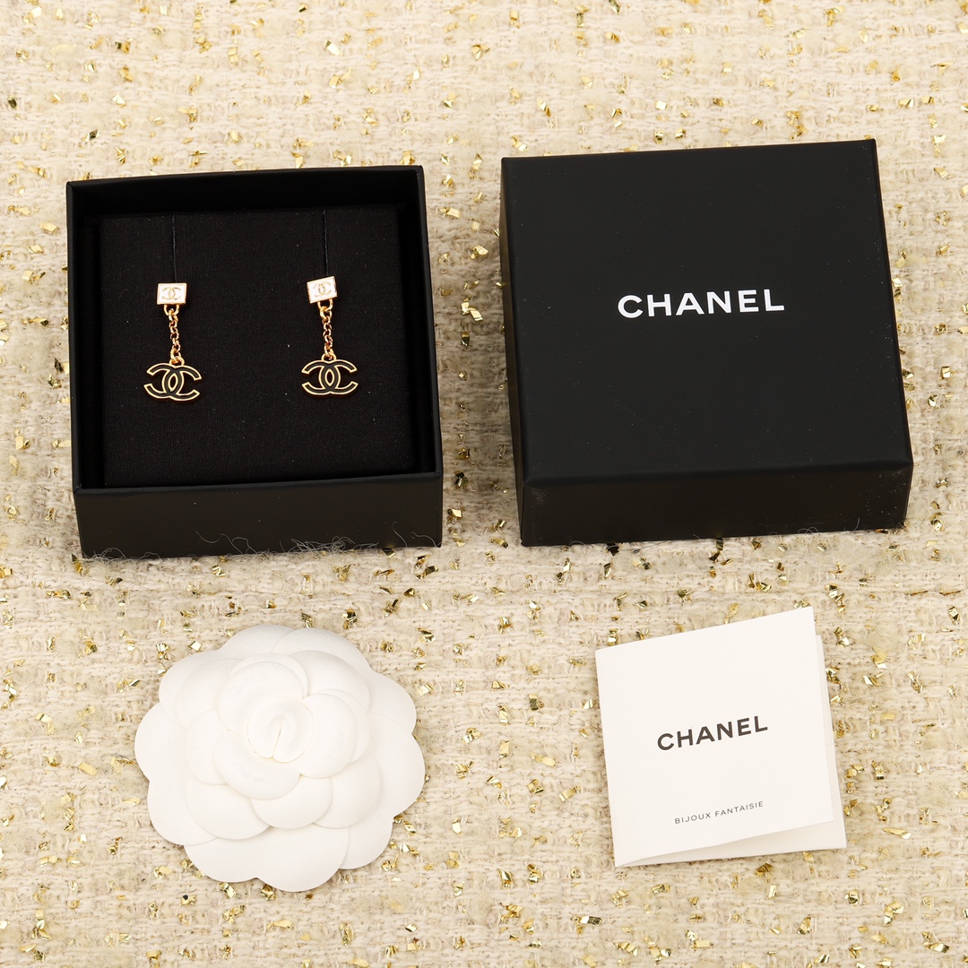 Chanel Jewelry Earring Black White Vintage