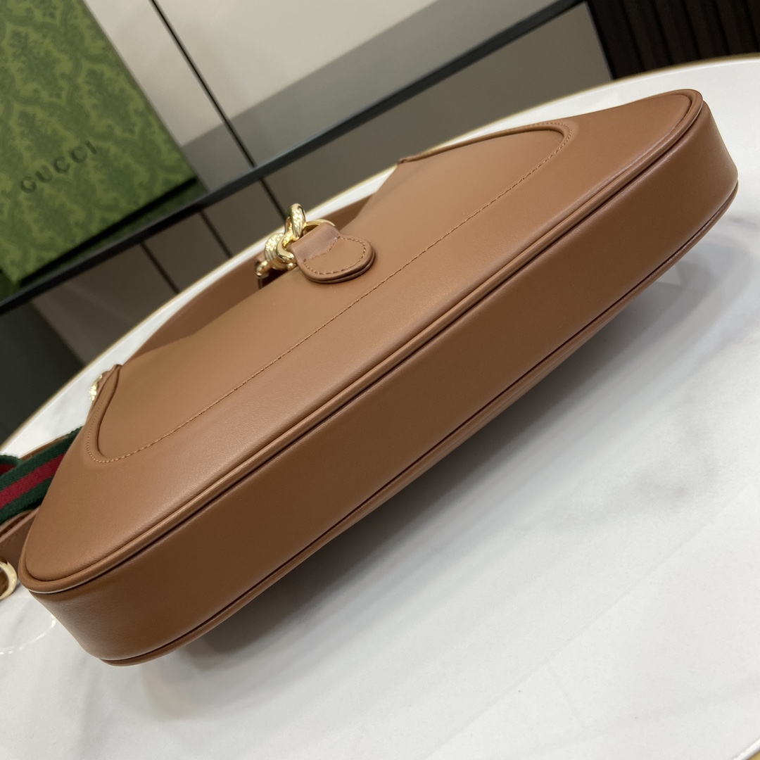 Unknown jackie系列肩背包以上等优质皮革匠心打造 尽展品牌 肩背包的精湛工艺、新月造型和 设计