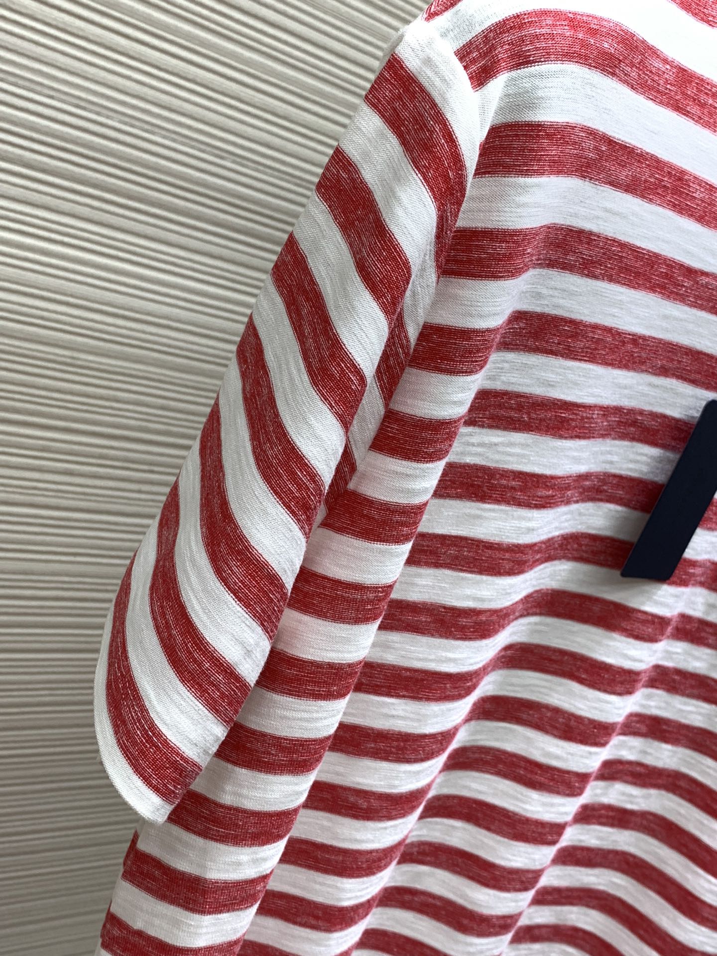 PRADA普拉达2024初夏最新品专柜同步有售时尚休闲圆领条纹短袖T恤进口原版面料做工极为复杂唯一可以做