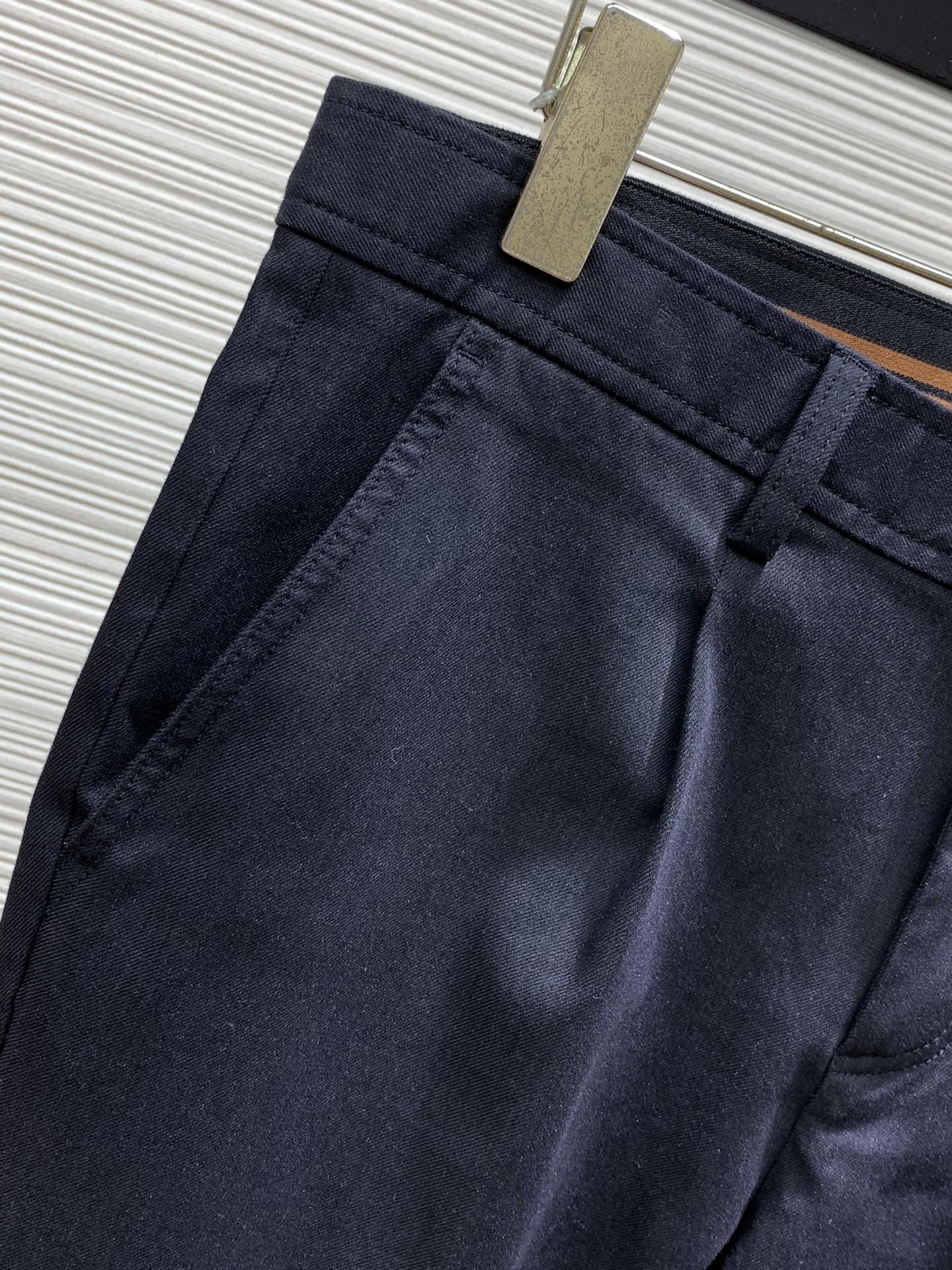 杰尼亚男款原色系丹宁Coolmax科技纤维环保面料微锥形黑色休闲裤关于款式及设计精致工艺高级质感经典单品