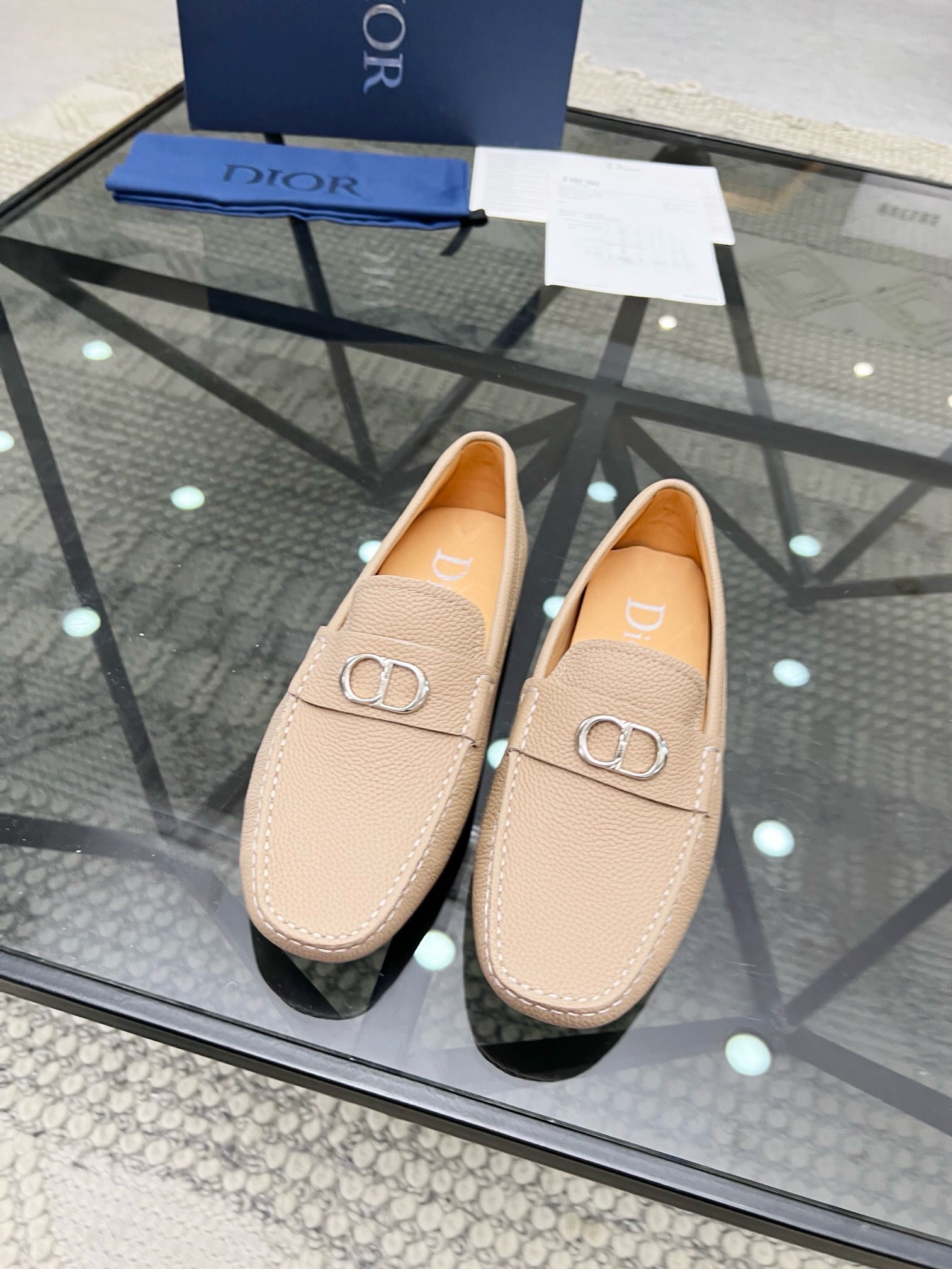 NO:216598,Brand Dior color original color matching, size 39-44 standard code, price, material, new model for men, Doudou shoes, driving, foot shoes, imported cowhide, extremely strong leather texture   cowhide inner comfortable and breathable   original Dior open mold custom sole, the highest quality in the market, Dior-Doodou shoes, dior, dior, cowhide19860909品牌Dior 颜色原版配色 码数39-44标准码 价格 材质迪奥男士新款 豆豆鞋驾车 套脚鞋 采用进口牛皮、皮质感极强 牛皮内里 舒适透气 原版Dior开模定制大底市场最高品质,迪奥-豆豆鞋,dior,dior,cowhide,Men's shoes