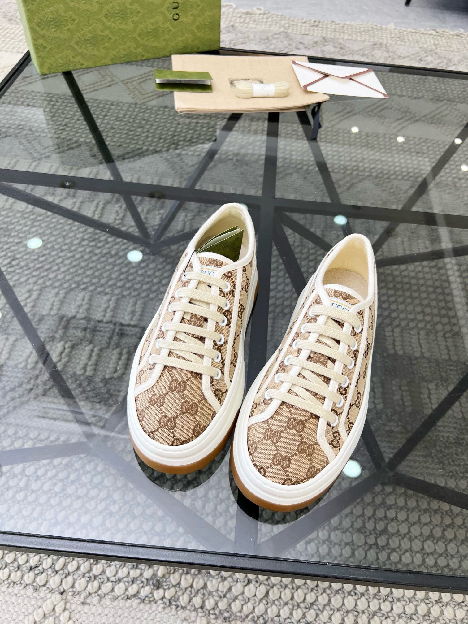 NO:216888,Brand G U C C I Color original color matching Number of 35-45 couples price Material Guqi Spring and Autumn style The same style as the counter High-end and latest style This colored sneakers with cowhide and printed cloth Original cloth footbed classic sneakers inspired Original customized outsole, Guqi Casual shoes, sneakers, cowhide19860909品牌G U C C I 颜色原版配色 码数35-45情侣款 价格 材质古奇春秋款 专柜同款高端精品最新款 此款彩色运动鞋 牛皮搭配印花布面 原版布面垫脚经典运动鞋为灵感 原版定制大底,古奇 休闲鞋,sneakers,cowhide,Men's shoes