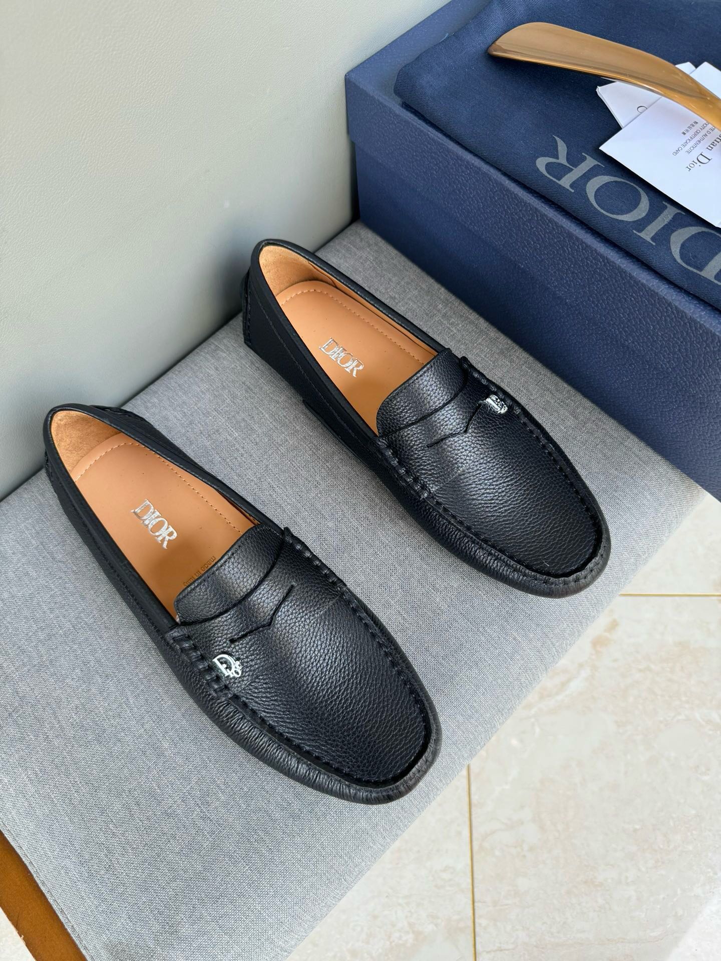 NO:216992,Brand Dior color original color matching, size 39-44 customized 38.45 price Material new model for men, Doudou shoes driving, foot shoes, imported cowhide, extremely strong leather texture   cowhide inner comfortable and breathable   original Dior open mold custom sole, the highest quality in the market, Dior-Doodou shoes, dior, dior, cowhide19860909品牌Dior 颜色原版配色 码数39-44定做38.45 价格 材质迪奥男士新款 豆豆鞋驾车 套脚鞋 采用进口牛皮、皮质感极强 牛皮内里 舒适透气 原版Dior开模定制大底市场最高品质,迪奥-豆豆鞋,dior,dior,cowhide,Men's shoes