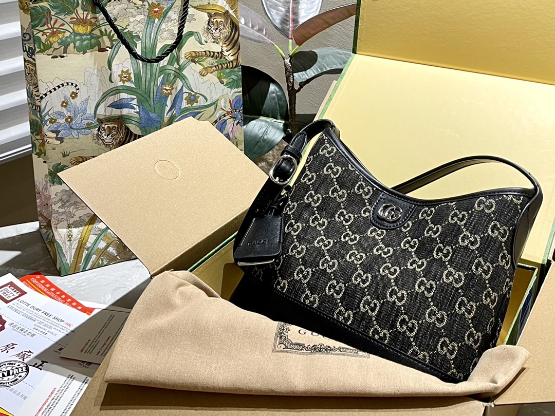 Gucci Crossbody & Shoulder Bags Underarm