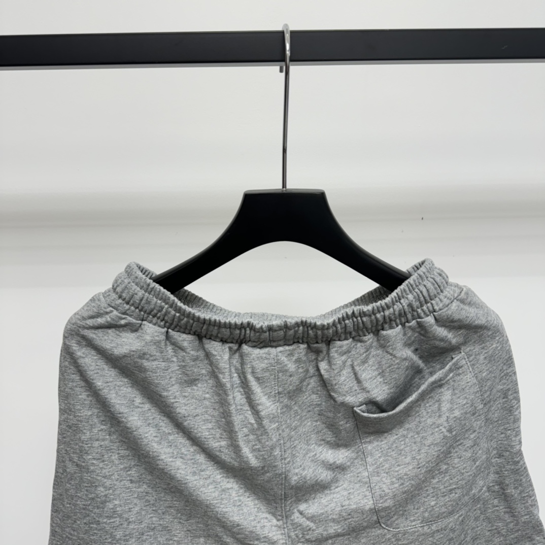 Fear Of God ESSENTIALS: High-End Streetwear with Arc-Shaped Silica Letters - 图片 8