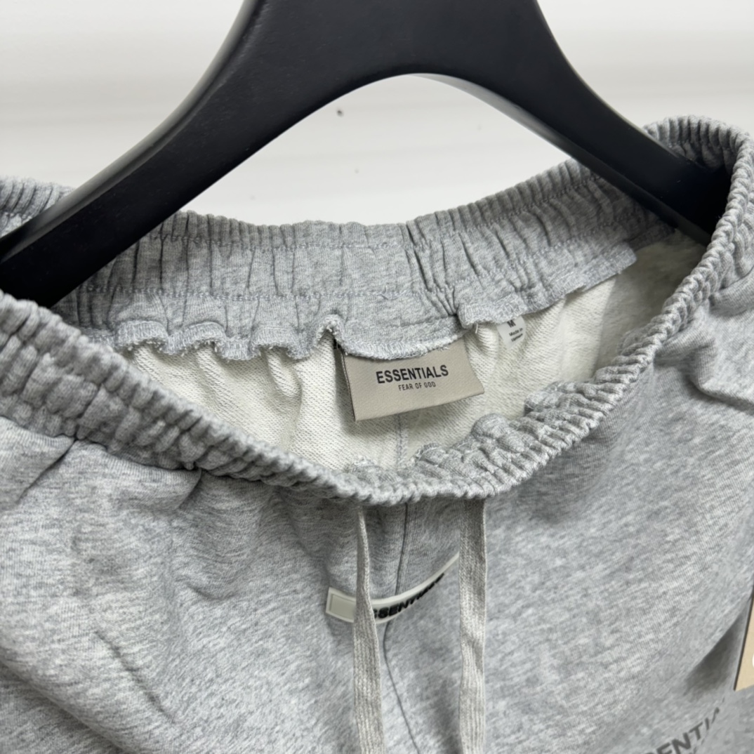 Fear Of God ESSENTIALS: High-End Streetwear with Arc-Shaped Silica Letters - 图片 4