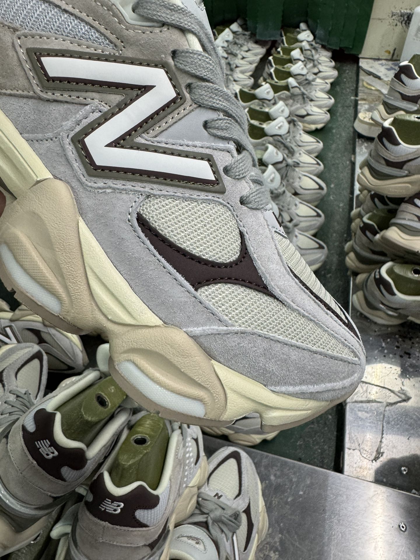 P240新百伦 NB9060 Joe Freshgoods x New Balance NB9060 联名款 复古休闲运动慢跑鞋 U9060FNA