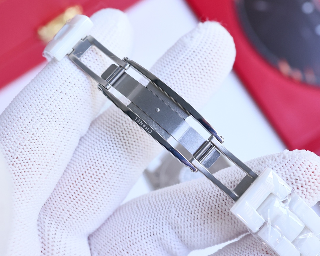 Chanel J12 Series: Swiss Precision Ceramics and Steel, Timeless Elegance in 33mm - 图片 7