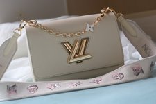 Louis Vuitton Tassen handtassen Roos Afdrukken Epi Canvas Koeienhuid Stof LV Twist Kettingen