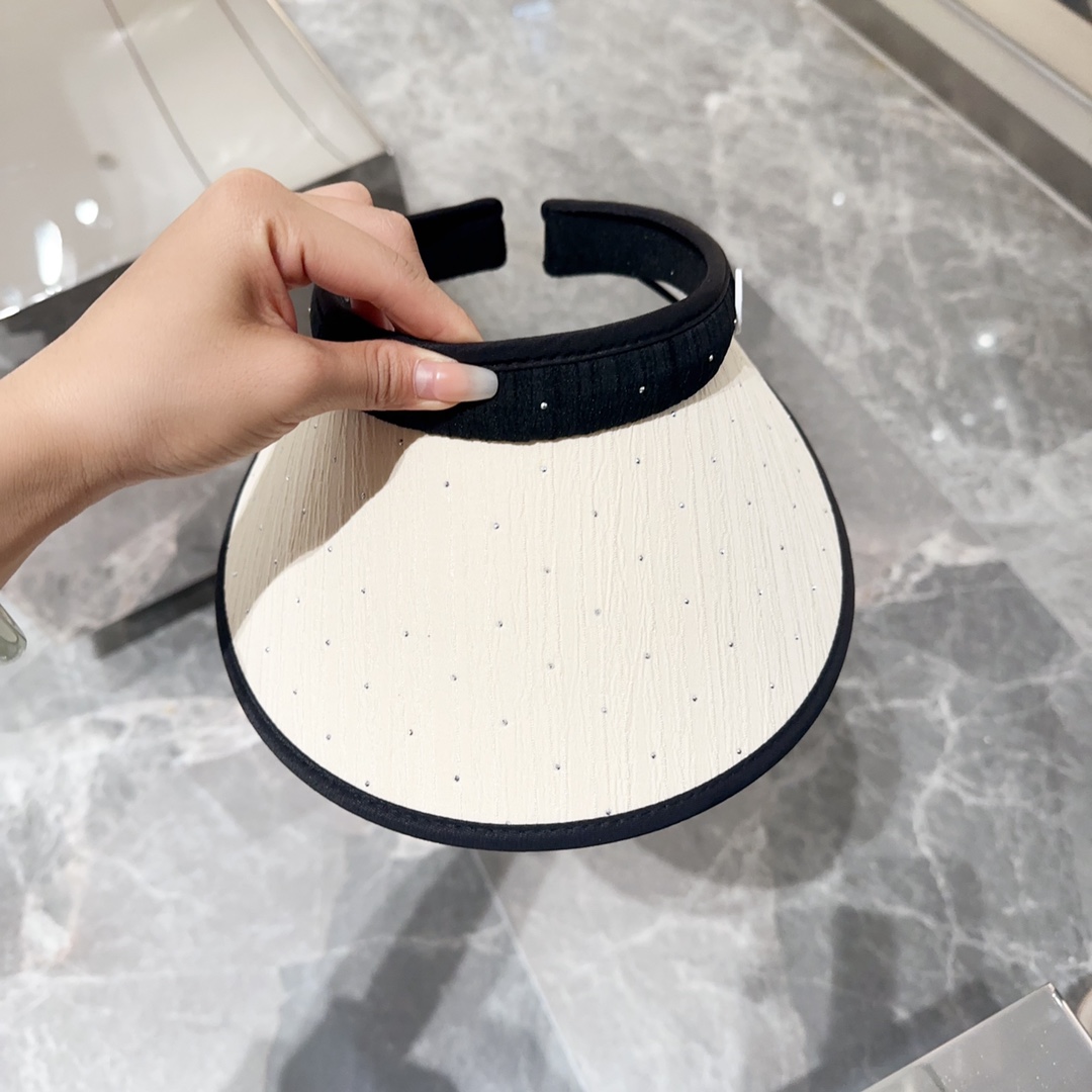 NO:195153,Ch@nel Chanel Sky Top Hat Sweet Summer Fairy Style, full of retro style. Must-have when going out, super nice!  Hat fisherman hat baseball hat knit hat, hat, chanel, espadrilles, hats19860909Ch@nel 香奈儿空顶帽 甜甜夏日仙女风,复古风十足 出门必备,超nice！帽子渔夫帽棒球帽针织帽,帽子,chanel,espadrilles,hats,hat