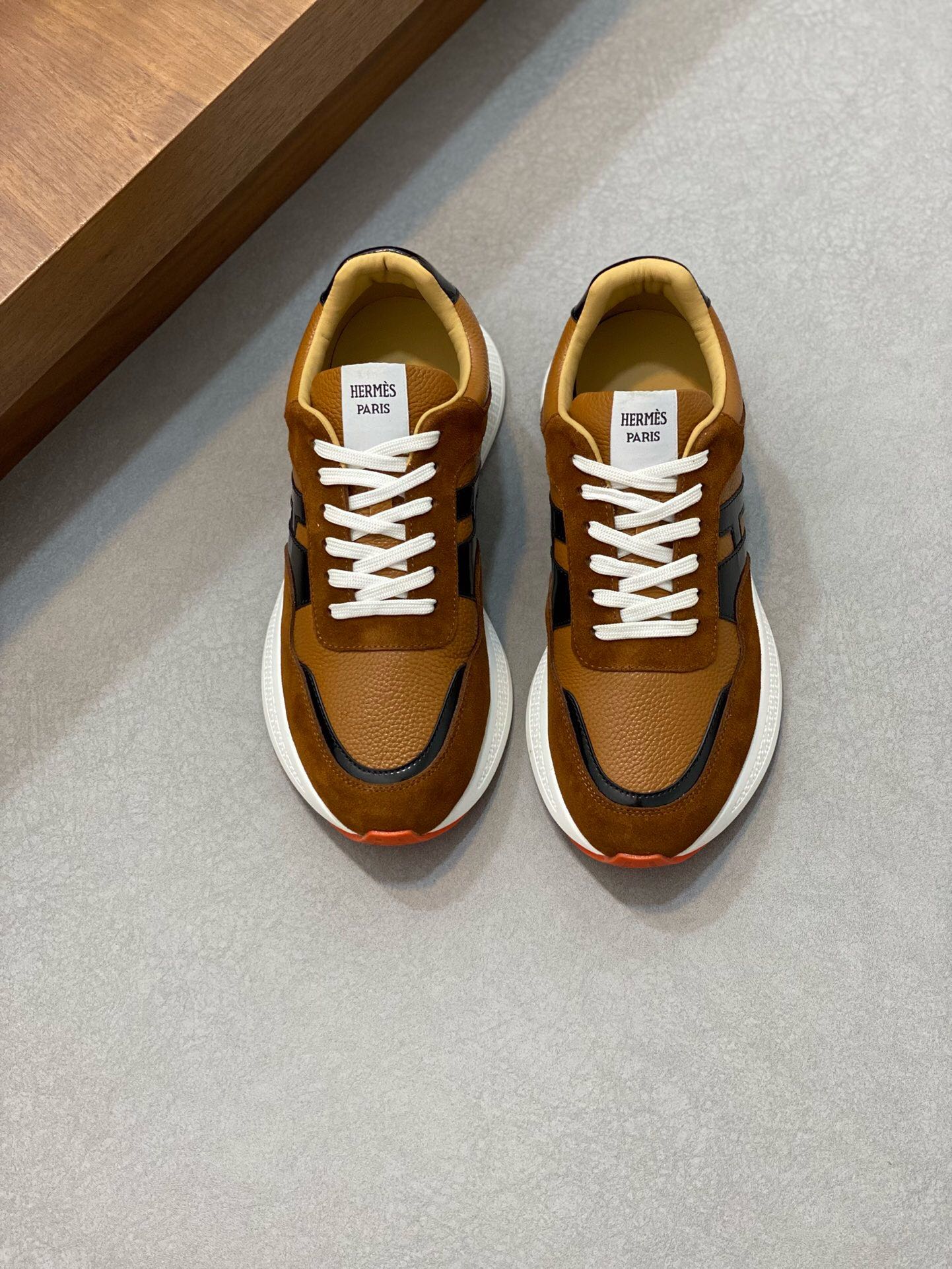 NO:216987,Brand HERMES original color matching Number 39-44 Custom made 38 45 Price Material Hermes new style Boutique Casual sports shoes Imported cowhide upper to create cowhide inner Cowhide footbed Fashionable style Dynamic original Hermes comfortable sole Simple and generous sports and leisure, Hermes casual shoes, hermes, hermes, sneakers, cowhide19860909品牌HERMES 颜色原版配色 码数39-44定做38 45 价格 材质爱马仕新款 精品 休闲运动鞋 鞋面进口牛皮打造牛皮内里 牛皮垫脚 版型时尚 动感十足原版 爱马仕舒适大底 简洁大方运动休闲,爱马仕 休闲鞋,hermes,hermes,sneakers,cowhide,Men's shoes