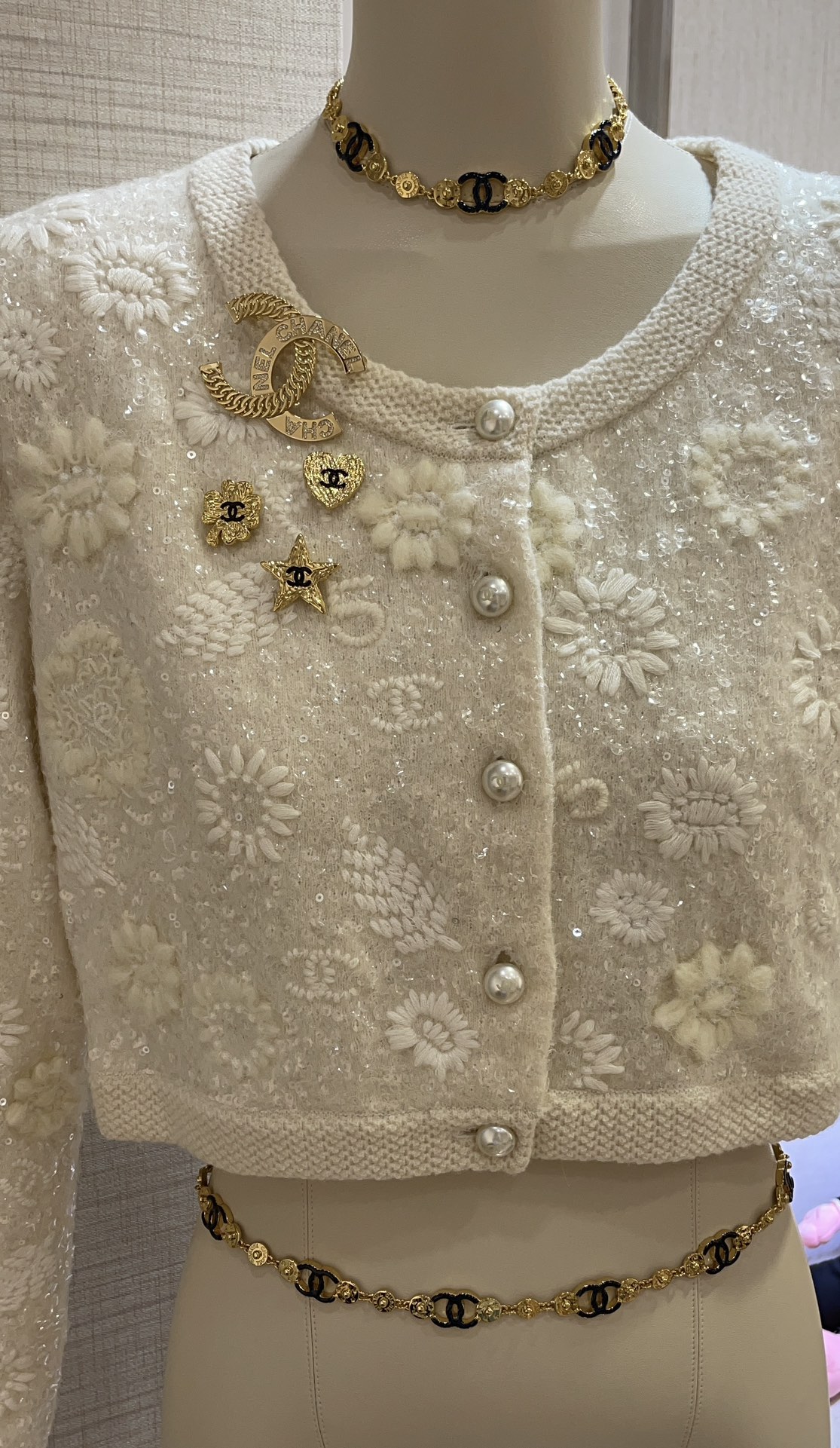 NO:631634,The sweater chain brooch is stacked and matched. The concave shape perfectly matches the temperament. A series of ready-made goods are shipped in seconds. Buy and earn, sweaters, brooch, breastpin, Cartier high-end jewelry19860909毛衣链胸针叠戴搭配 凹造型满分搭配太显气质啦 一系列现货秒发 买到赚到,,sweaters,brooch，breastpin,卡迪亚高端饰品,Jewelry