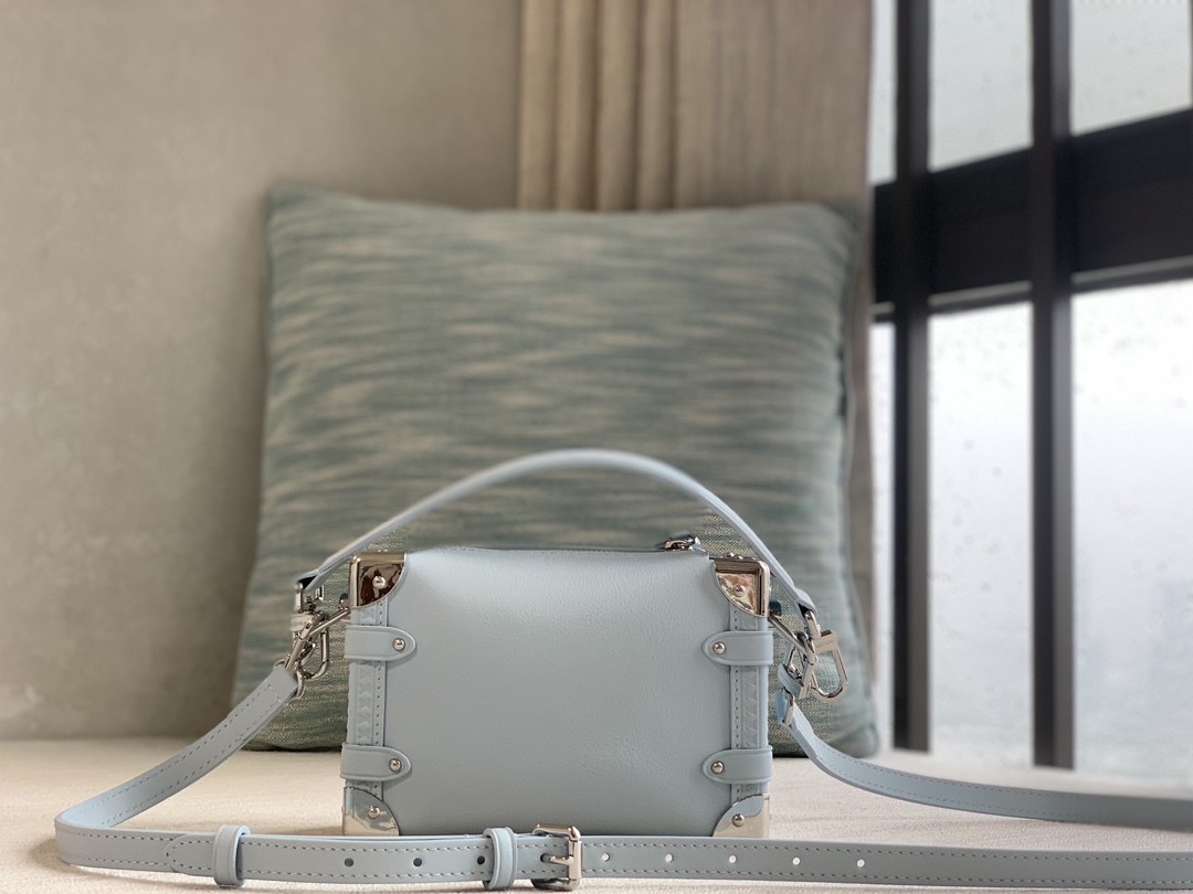 Louis Vuitton LV Side Trunk PM box bag is officially on sale M83080 black m25067 blue calfskin material