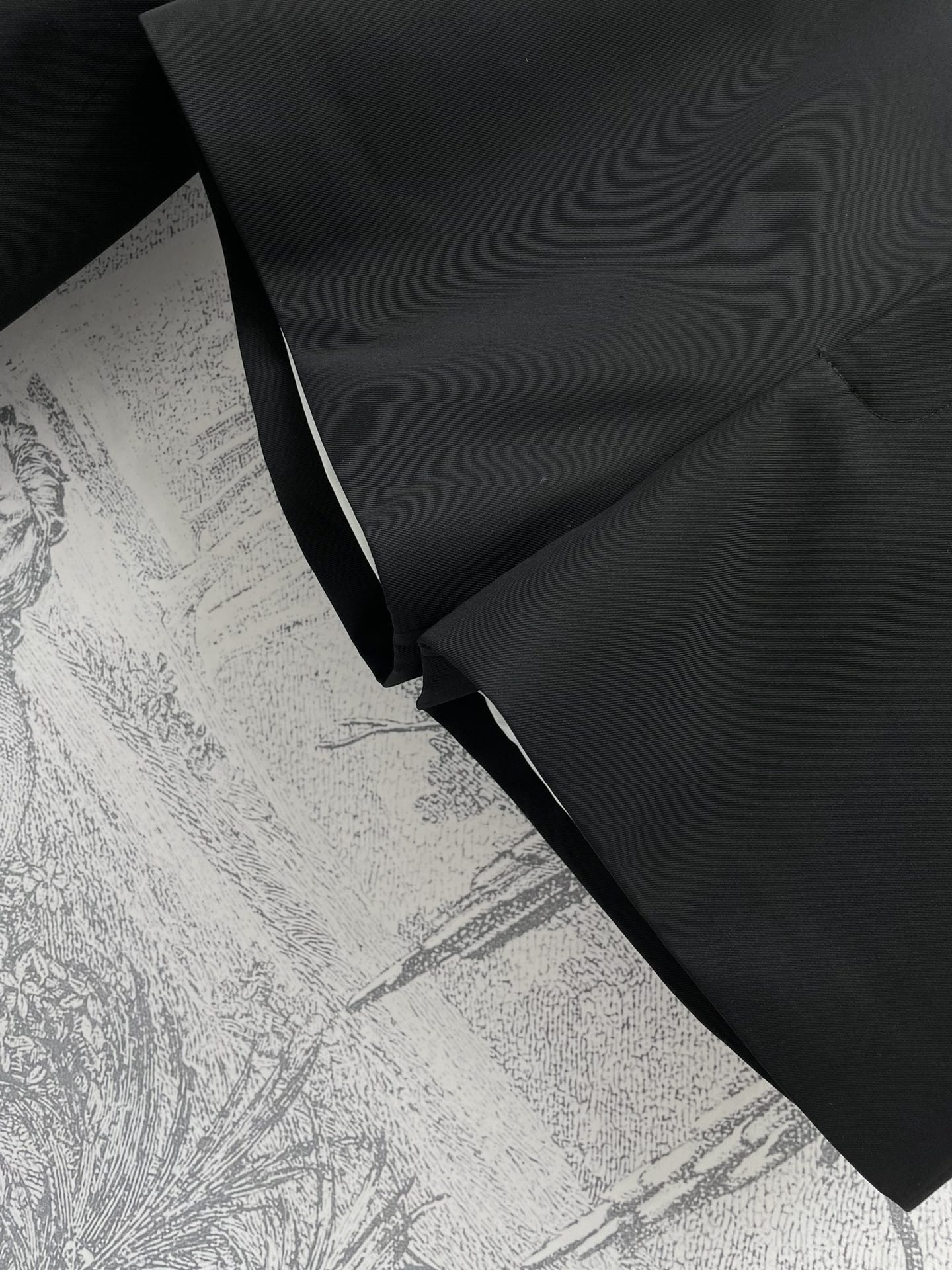 G家24春夏极简主义风格西服套装双排扣西装+高腰短裤的搭配时髦气质代表四粒扣西装版型恰到好处的廓形剪裁百