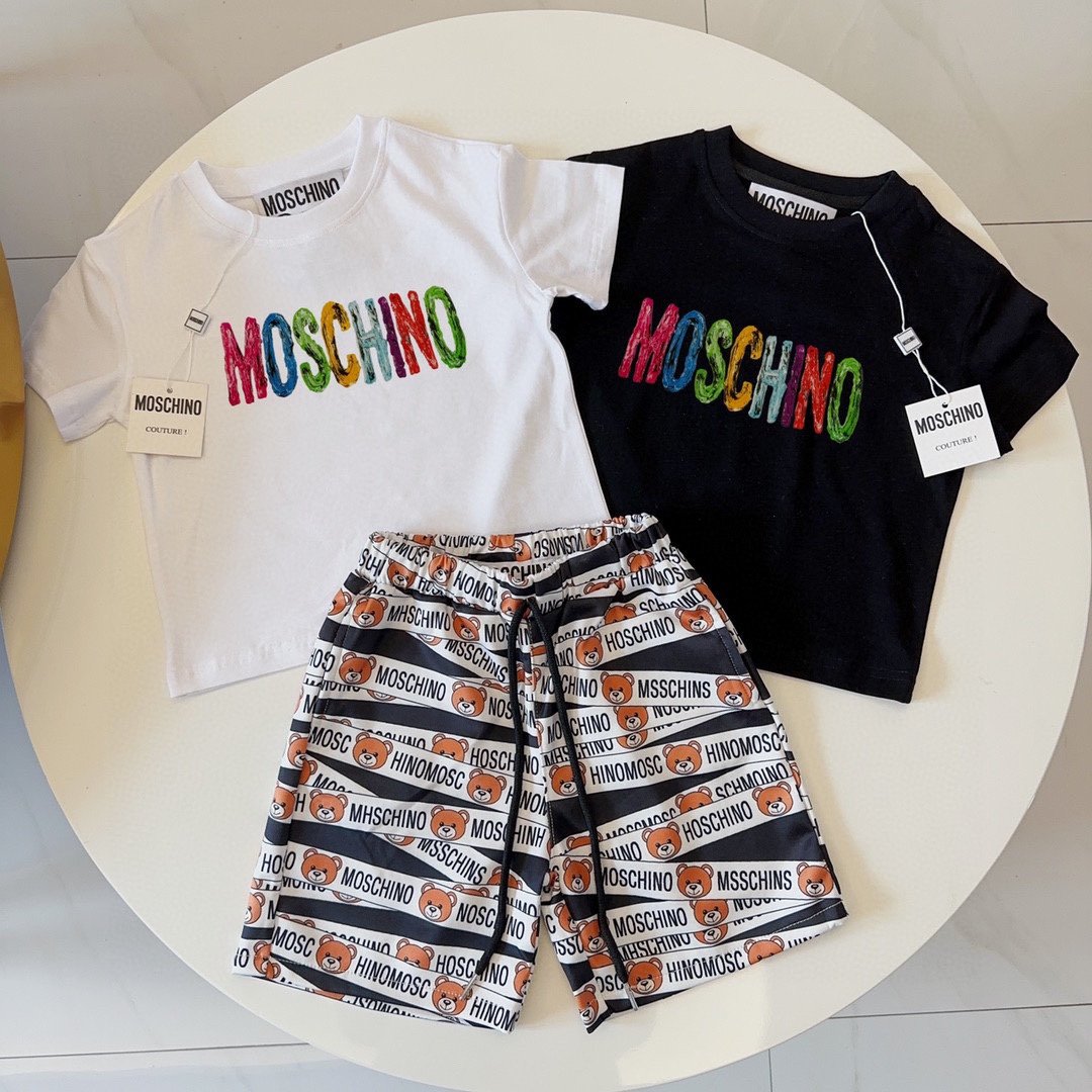 moschino短袖T恤（jdsd-ywdws码）\nmoschino 夏裤 短裤（100-ywdws码）\n夏季套装20*