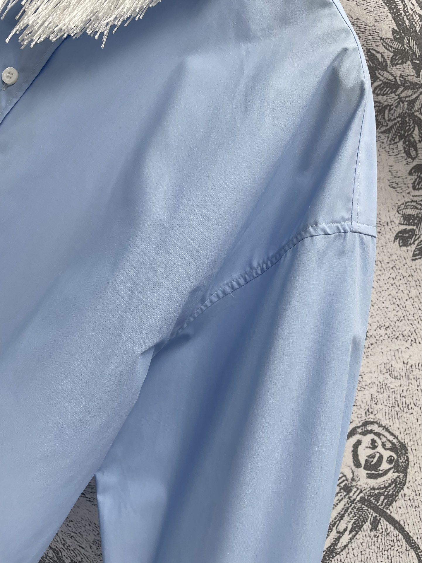 PD24春夏新品撞色流苏领系列流苏领衬衫式连衣裙+流苏领衬衫将优雅与时尚完美融合基础衬衫式版型腰间配有本