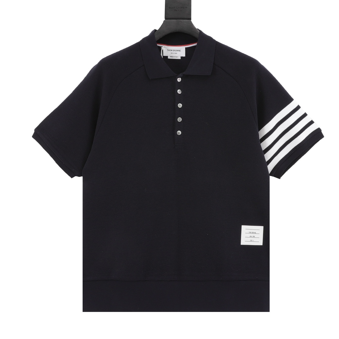 Thom Browne/Thomas Brown: polo waffle con efecto de ondas de agua. Tejido de algodón waffle de 420g (455g después del l…