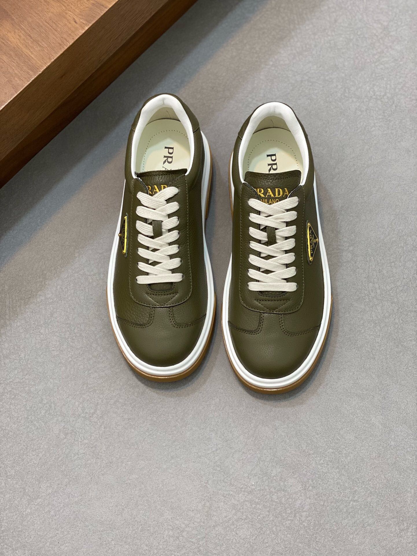 NO:218141,Brand PRADA color original color matching, code number 38-44 customized 45 price Material Prada new product original single-stock low-top casual footwear!  The upper is made of original soft cowhide, matched with Prada logo cowhide inner lining, cowhide foot pad original mold open sole, high quality worth owning, Prada, prada, cowhide19860909品牌PRADA 颜色原版配色 码数38-44定做45 价格 材质普拉达新品原单货低帮 休闲套脚鞋！鞋面采用原版柔软牛皮 搭配普拉达标识牛皮内里 牛皮垫脚原版开模大底、高品质值得拥有,普拉达,prada,prada,cowhide,Men's shoes