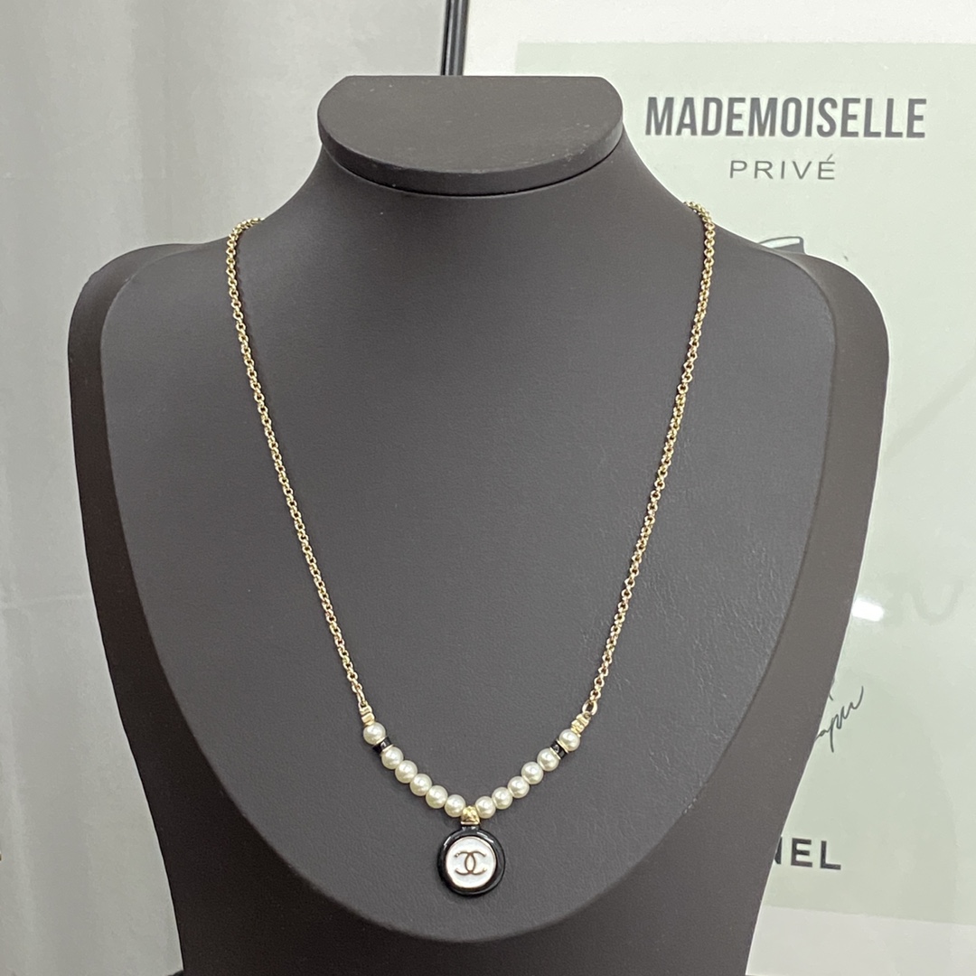 Chanel Jewelry Necklaces & Pendants Black White Vintage