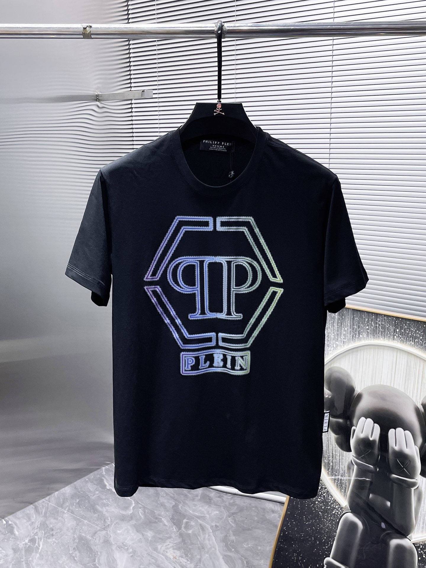 NO:496137,PP 2014 new round neck short-sleeved T-shirt T-shirt half-sleeved, high-end version!  Customized fabrics for counters are breathable and comfortable, with impeccable details, and the brand element design concept reflects high quality. The feel is delicate and soft!  It is casually cut, with a great upper body style!  S-5XL. Wearing L maximum wear about 230 catties exclusively available, T-shirt, tees, t-shirt, alexander wang19860909PP 2014新款 圆领 短袖 T恤 体恤 半袖 ,高端版本！专柜定制面料 透气舒适度高,细节无可挑剔,品牌元素设计理念,体现高品质.手感细腻柔软！呈现休闲裁剪,上身版型超赞！码数S-5XL.穿L最大穿230斤左右独家专供,,T-shirt,tees，t-shirt,alexander wang,Men's clothing