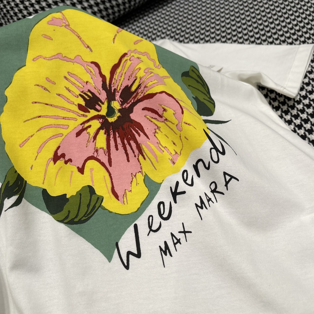 Maxm*ra24春夏新款爱心花卉插画涂鸦印花T恤新品印花图案经典单品时髦又高级版型百搭不挑人！一个色S