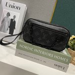 Louis Vuitton Bon marché
 Pochettes & Sacs de Soirée Noir Monogram Eclipse M68321