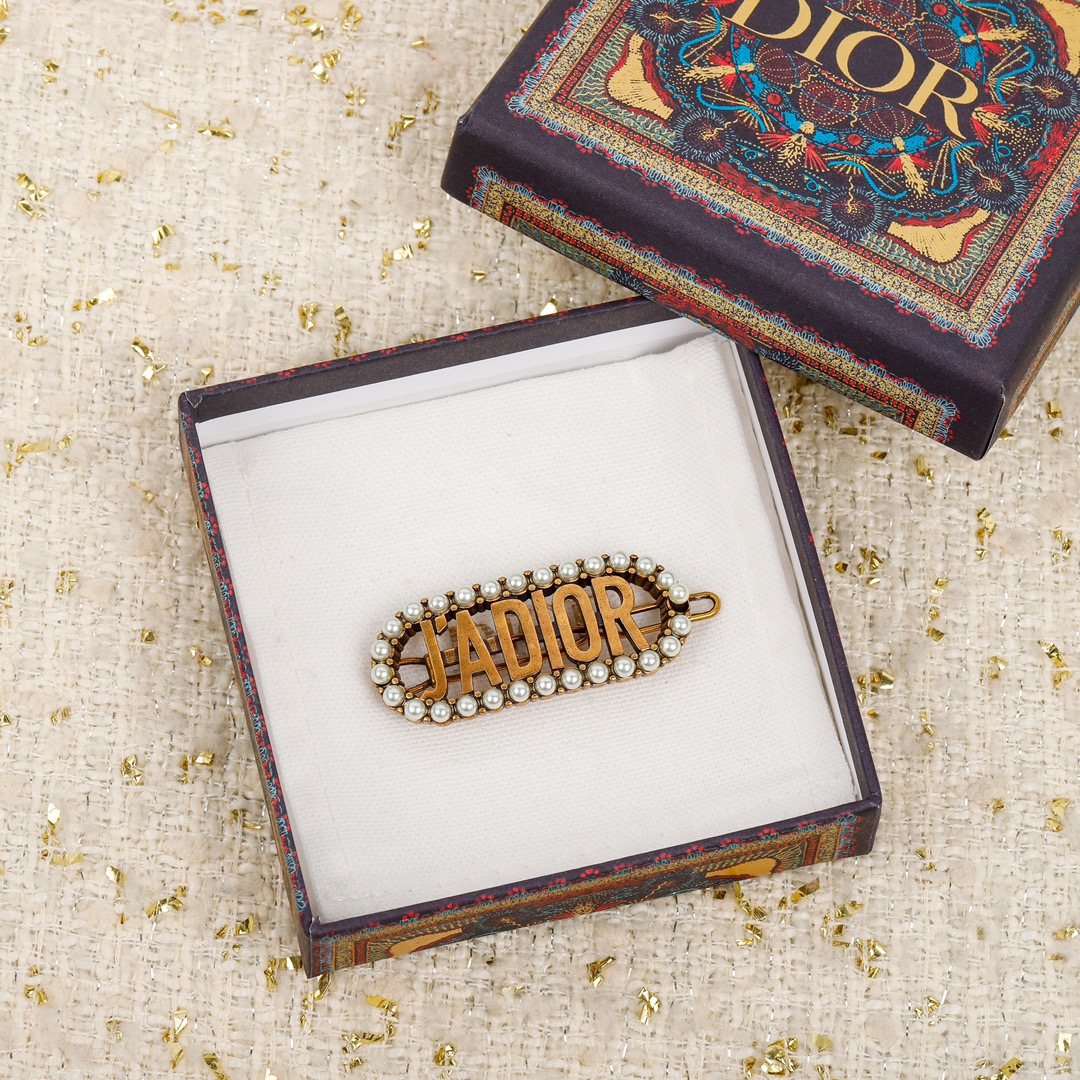 官网w3600量大咨询客FuJADIOR珍珠胸针超美超美的brooch上边颗颗施H洛珍珠特别的美特别有设