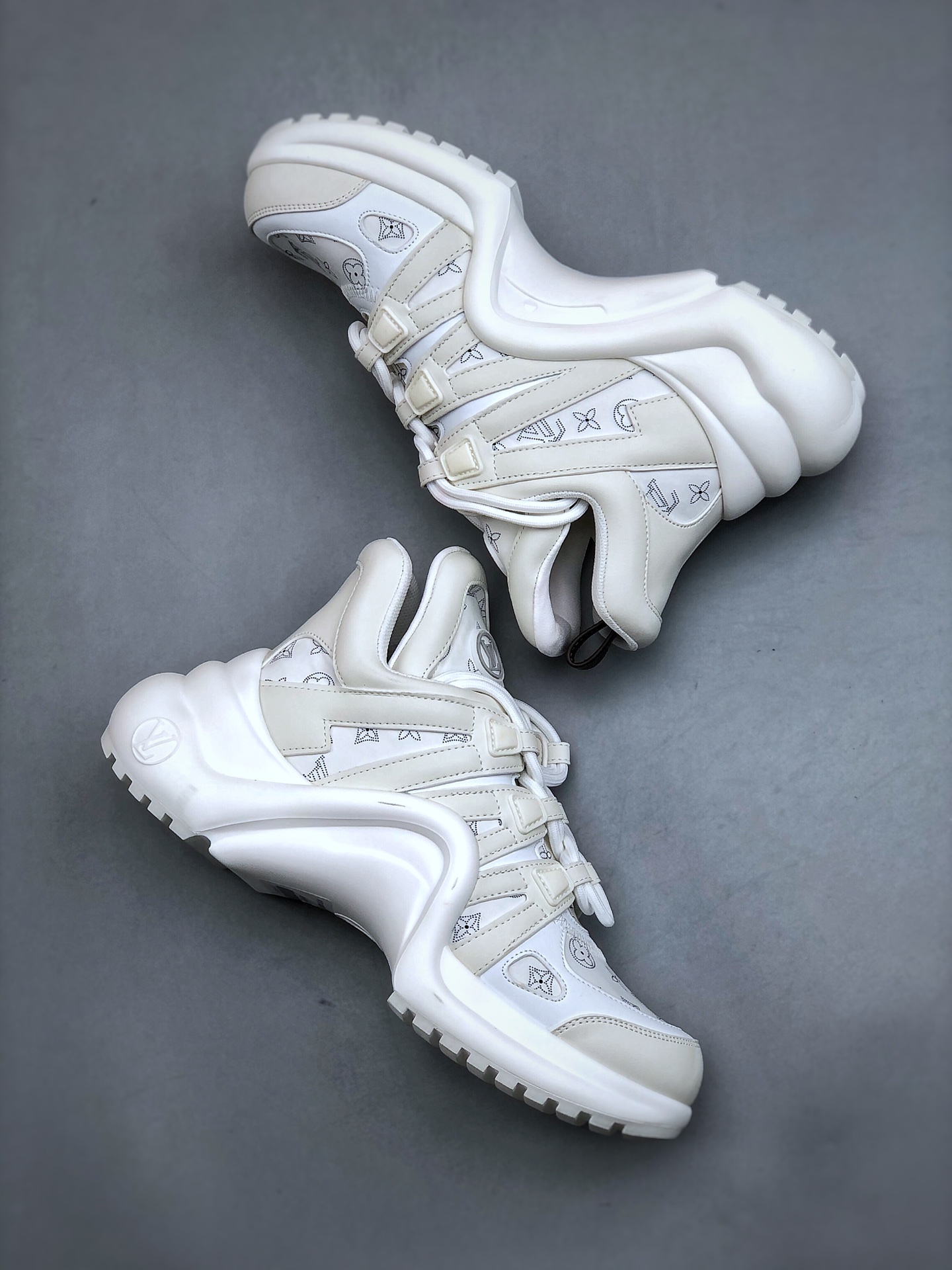 480 路易威登Louis Vuitton Archlight Sneakers LV真皮拼色减震网面运动弓型舞蹈复古老爹运动鞋