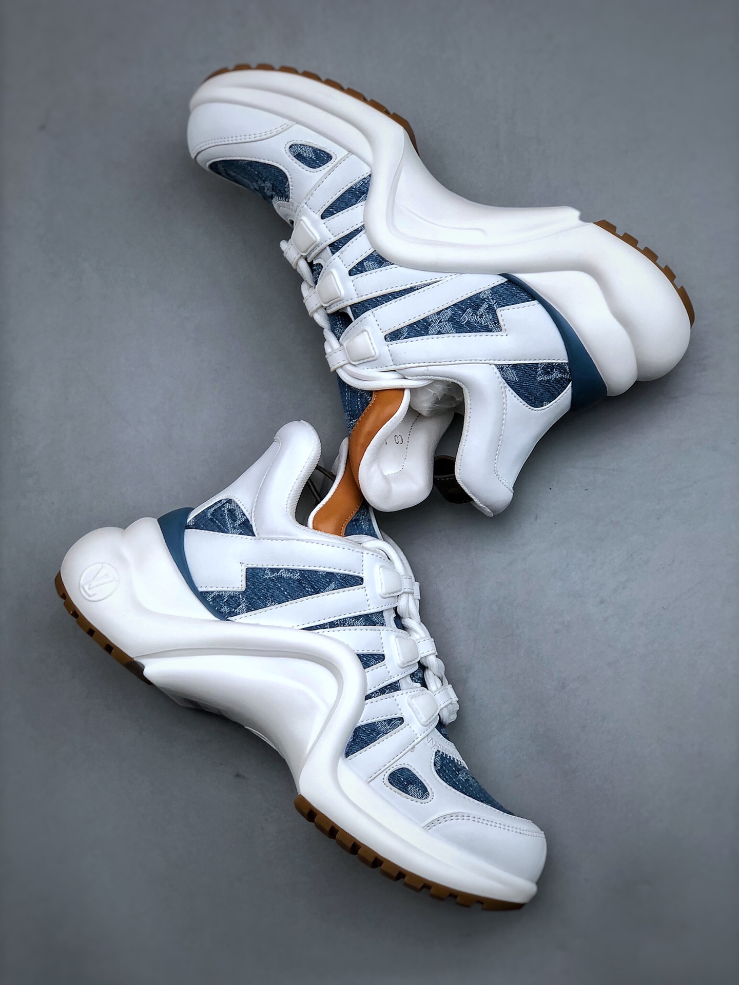 ns炸款米兰走秀风，高奢品牌-路易威登Louis Vuitton Archlight Sneakers LV真皮拼色减震网面运动弓型舞蹈复古老爹运动鞋