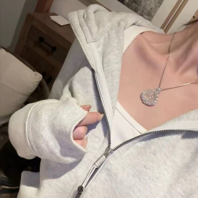 Women wearing Buddha heads have no worries about food and clothing - Clothes 3