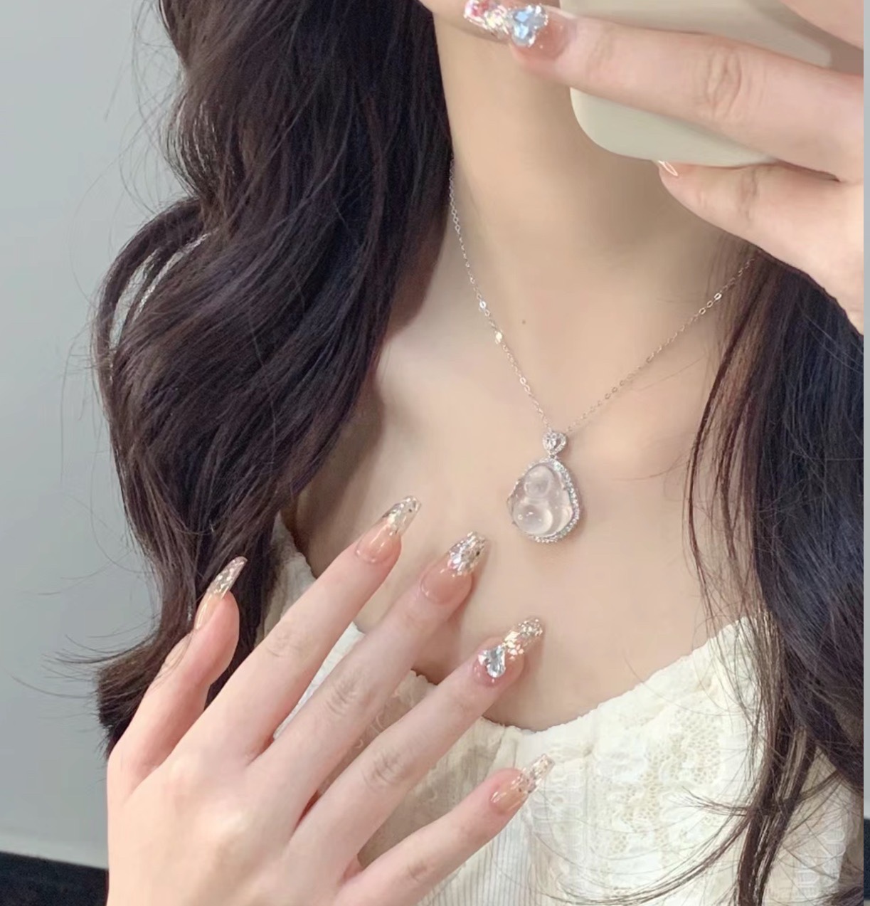 Women wearing Buddha heads have no worries about food and clothing - Clothes 5
