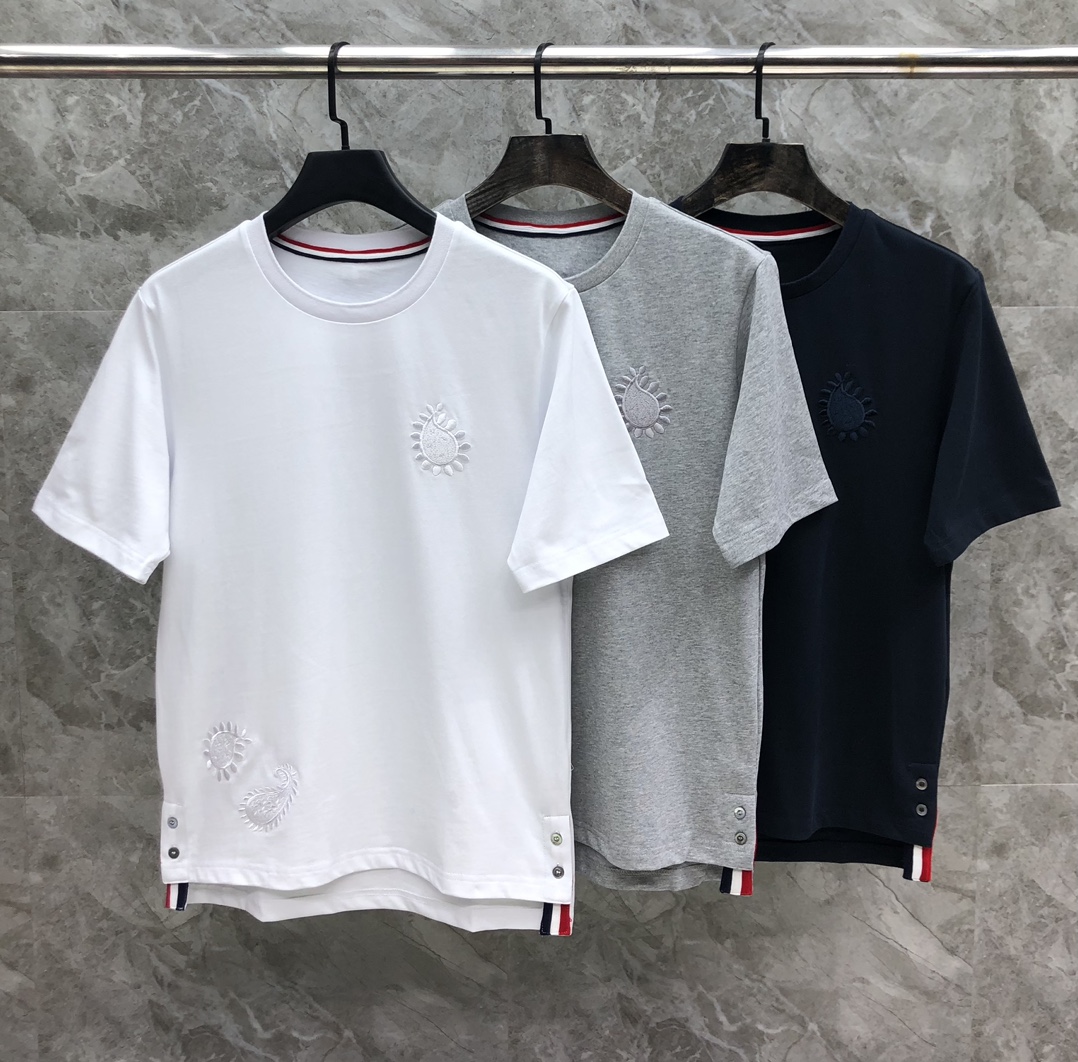 刺绣花朵平纹圆领短袖T  

码数：1-5  颜色：灰色、藏青、白色