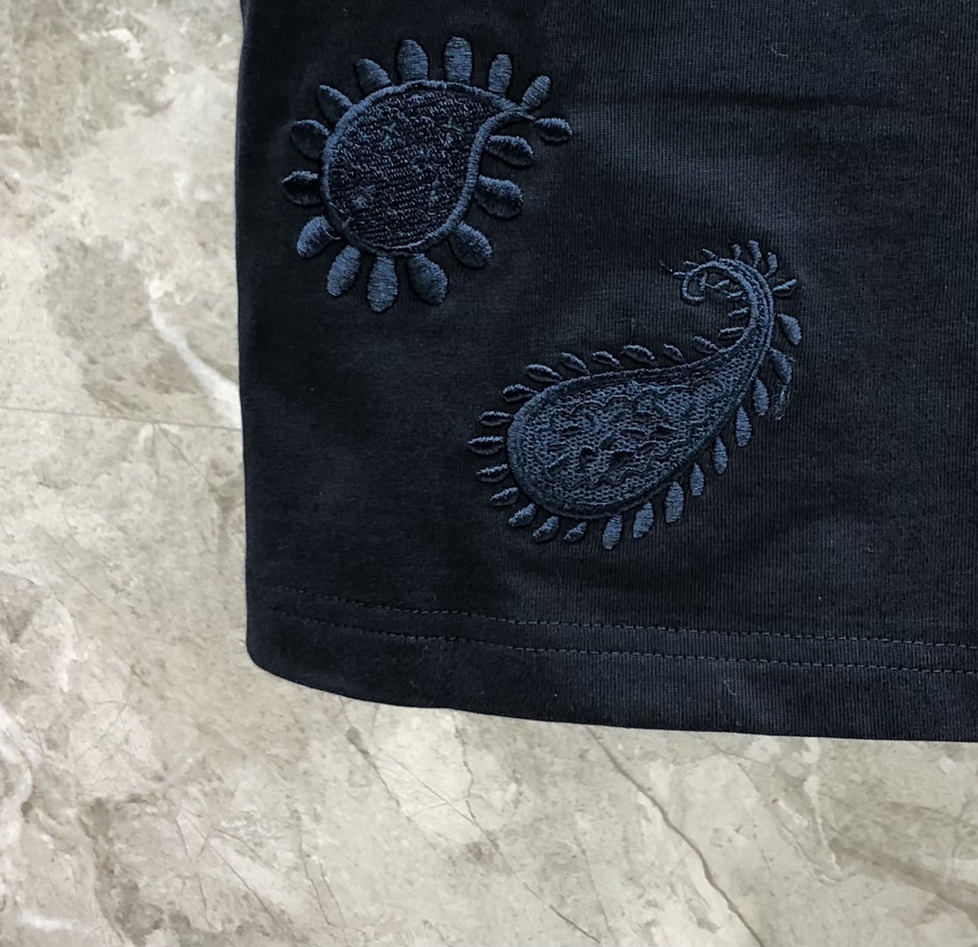 刺绣花朵平纹圆领短袖T  

码数：1-5  颜色：灰色、藏青、白色