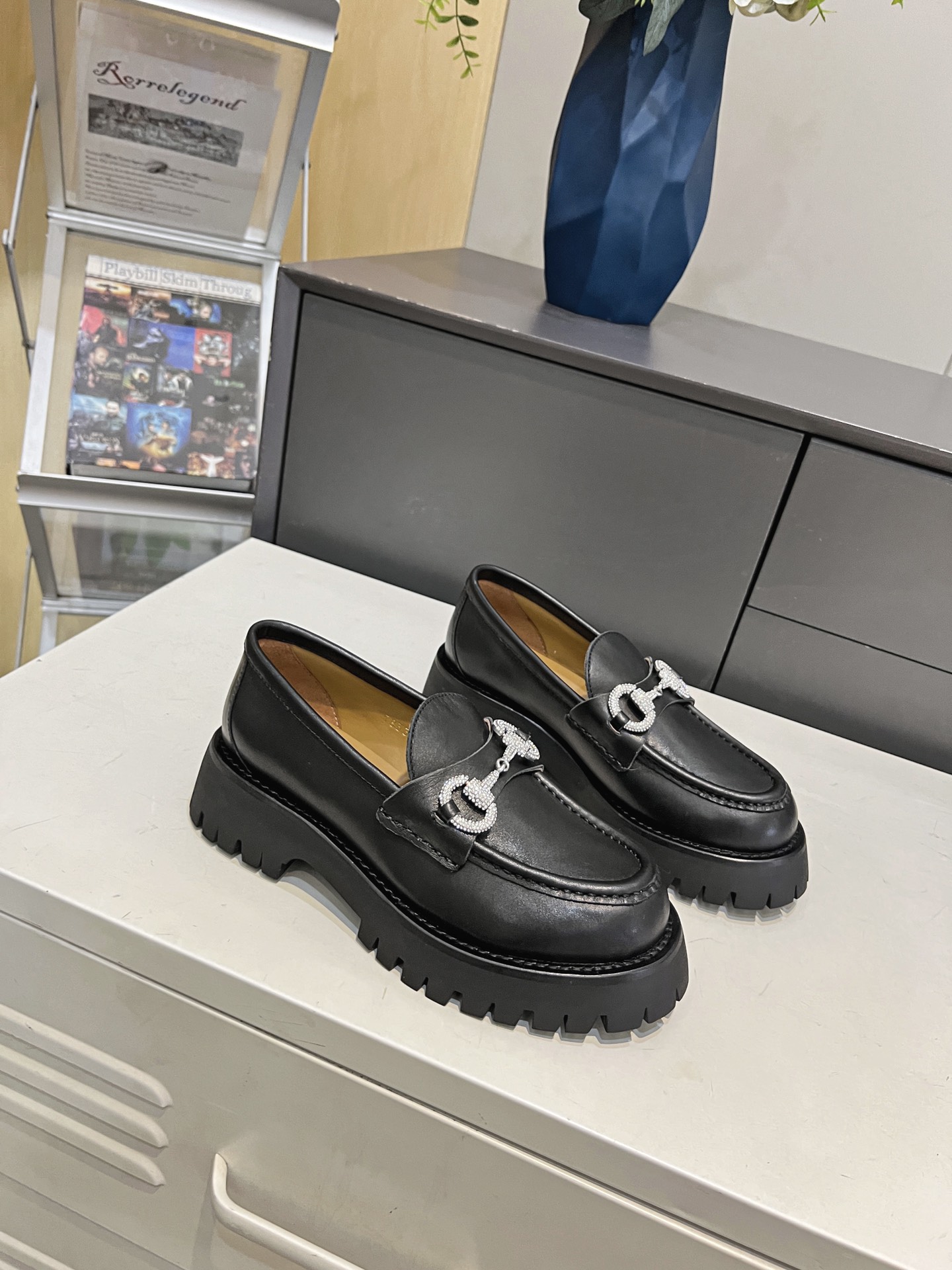 NO:260207,Guci limited bee sponge cake loafers with heavy purchasing level!  Classic shoe shape   rose gold bee design, classic and attractive!  The original inverted film last is the ultimate 1:1 shape, and the imported exclusive edge beads and velvet fabric presents a delicate texture!  Customized A-level high-density private mold with large bottom printing and inner body!  Unique quality standard code 35-40 (customized for 40), loafers, gucci, loafers19860909重磅代购级别Guci限定蜜蜂松糕乐福鞋！经典鞋型 玫瑰金蜜蜂设计,经典耐看！原版倒膜楦型,极致1:1形体,进口独家开边珠加丝绒面料呈现精致质感！ 开模定制A级高密度私模大底印花拼内里！ 独一无二的品质标准码35-40（40定做）,乐福鞋,gucci,loafers,Women's Shoes