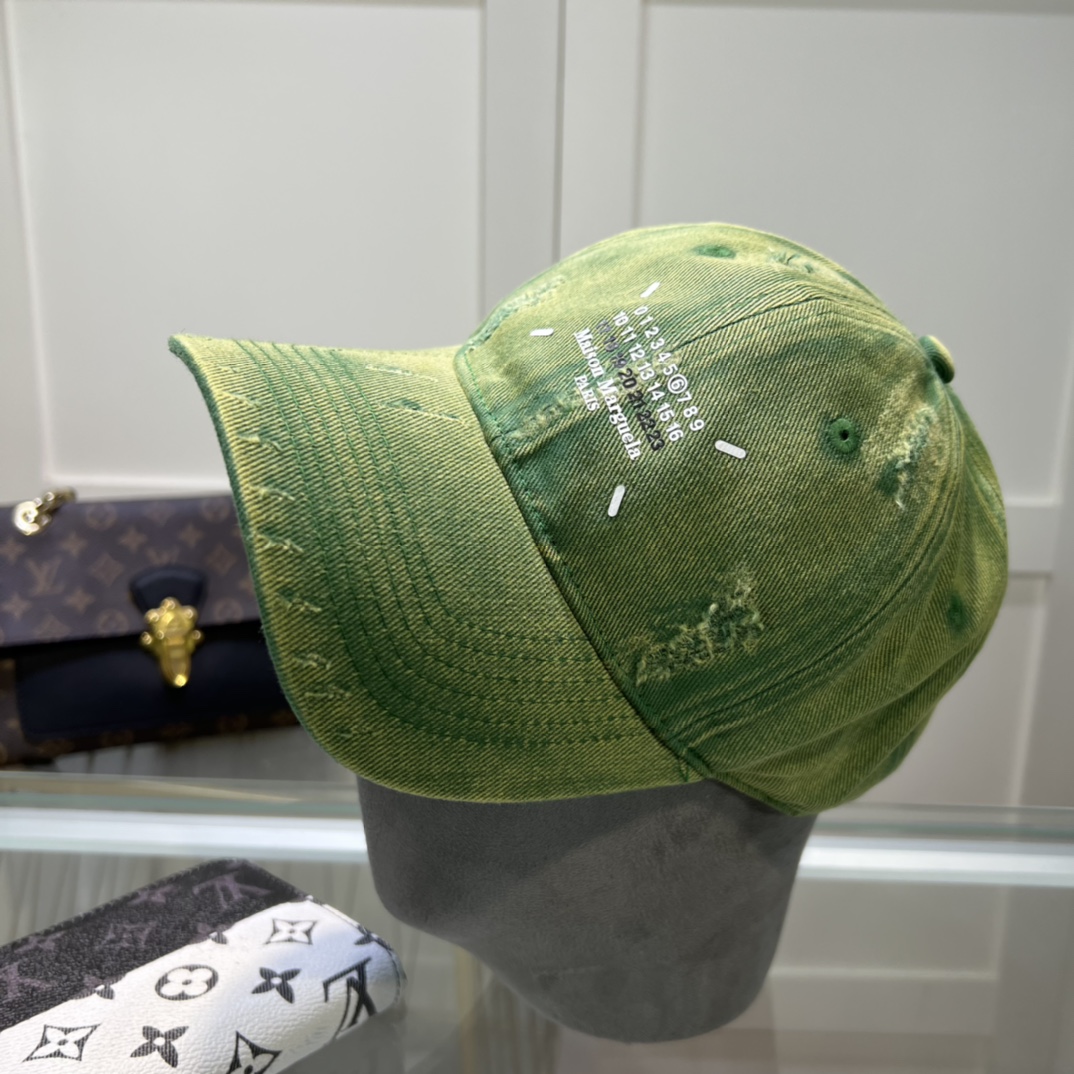 NO:195545,With dust bags, trendy brands, new and new works incorporate special fabrics, with profound style, fashionable and high-end style, and full of retro style. The splicing of every detail is a masterpiece, breaking the tradition of baseball caps, loves loves limited edition!  Hat fisherman hat baseball hat knit hat, hat, espadrilles,hats19860909配防尘袋 潮牌 新款新作融入了特色面料,风格深邃、时尚、高级,复古风十足每处细节的拼接都是匠心之作,打破棒球帽的传统,爱了爱了限量发售！帽子渔夫帽棒球帽针织帽,帽子,espadrilles,hats,hat