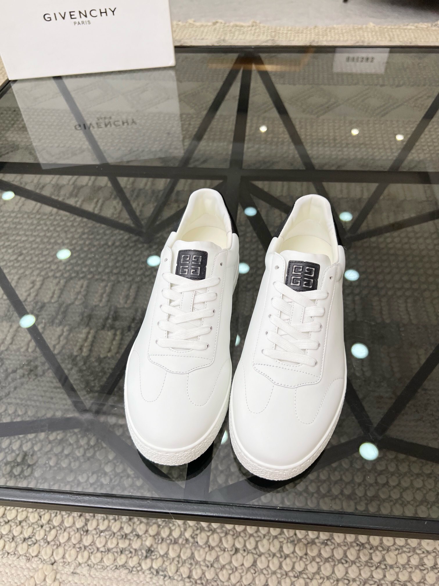 NO:216575,Brand GIVENCHY Color Original Color Number 38-44 Customized 45.46 Price Material Givenchy Top-grade Original Product!  The upper is sold simultaneously with cowhide and water-dyed cowhide. Original outsole. The style is fashionable, simple and elegant. All-matched, Givenchy, given, given, cowhide19860909品牌GIVENCHY 颜色 原版配色 码数38-44定做45.46 价格 材质纪梵希顶级·原单货！精品好货专柜 同步发售鞋面采用牛皮搭配水染牛皮里 原版大底 版型时尚简洁大方 百搭款,纪梵希,givenchy,givenchy,cowhide,Men's shoes