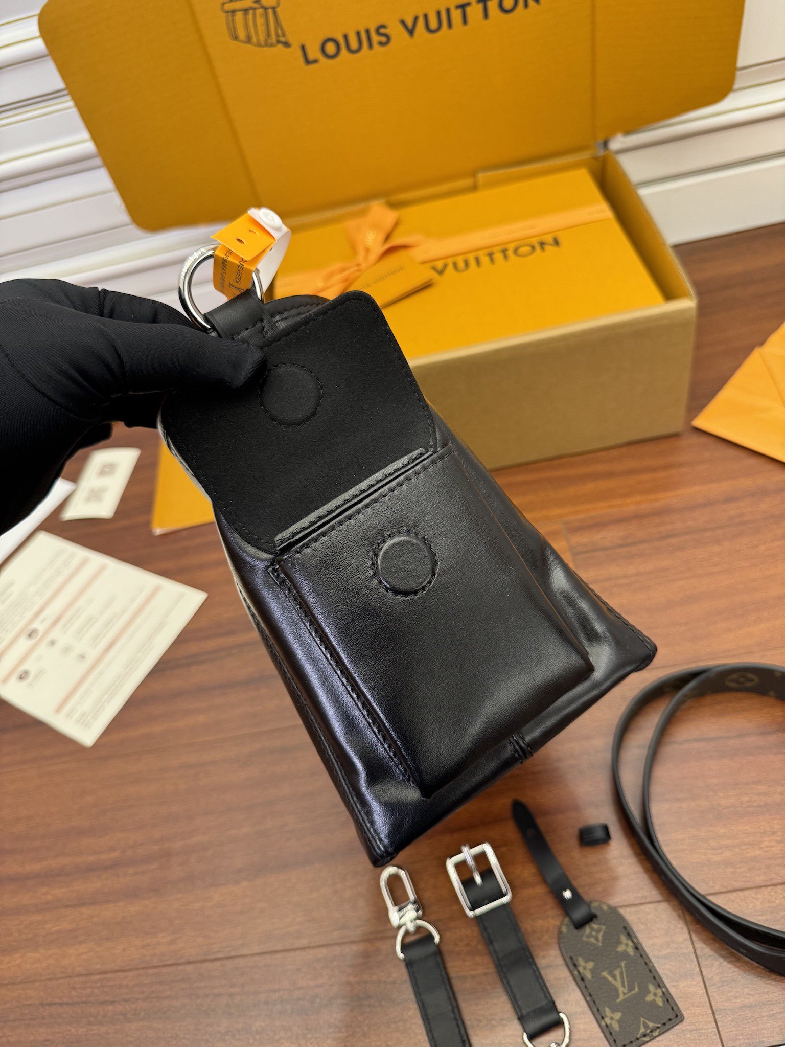 独家首发型号M24861特正版动态码品质提升专柜同步动态电子芯片礼品袋保护纸铜版电子标签合格证皮料是正品