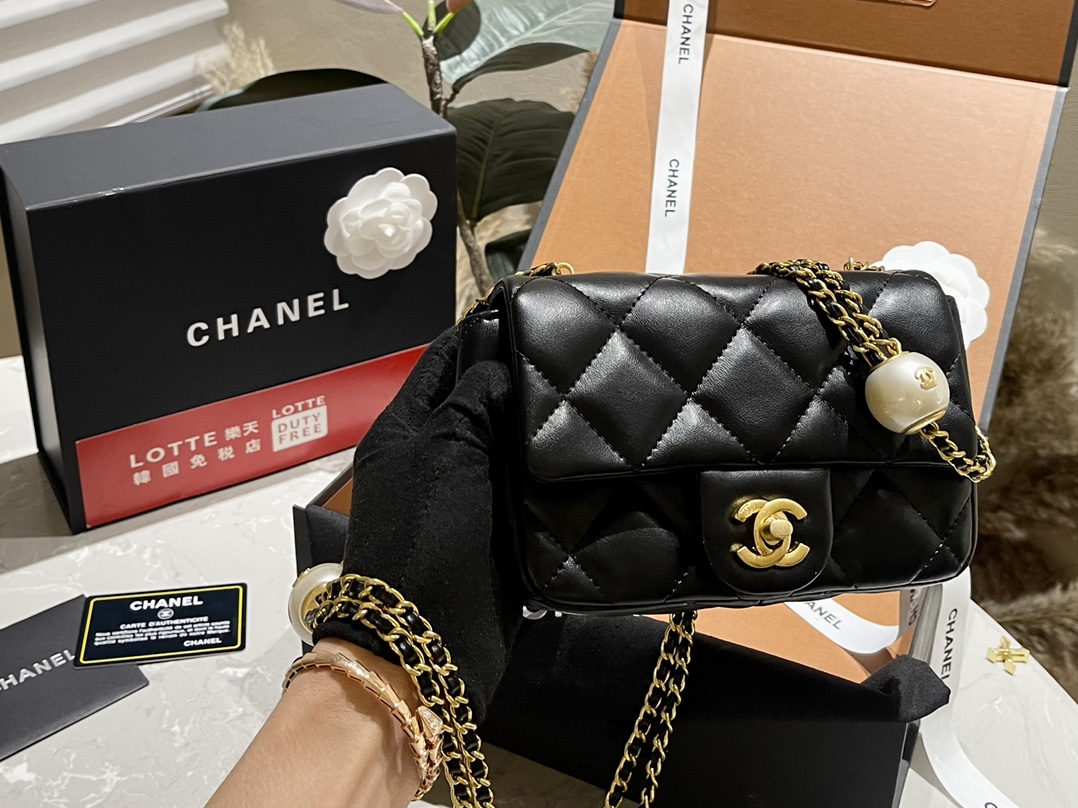 What is AAA quality
 Chanel Crossbody & Shoulder Bags Sheepskin Summer Collection Chains