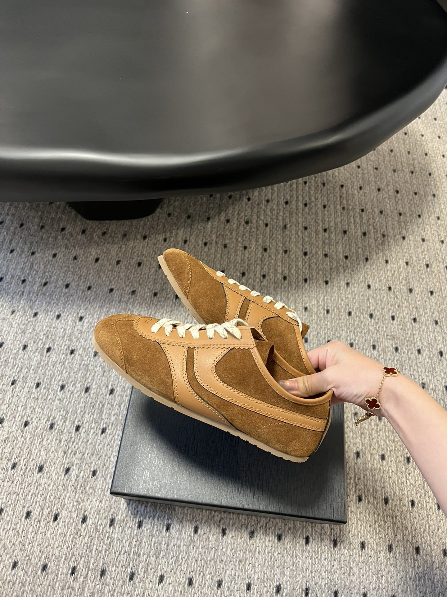 代购级小众 Dries Van Noten·DVN 复古德训鞋
dvn的德训鞋也太美了吧 drie
