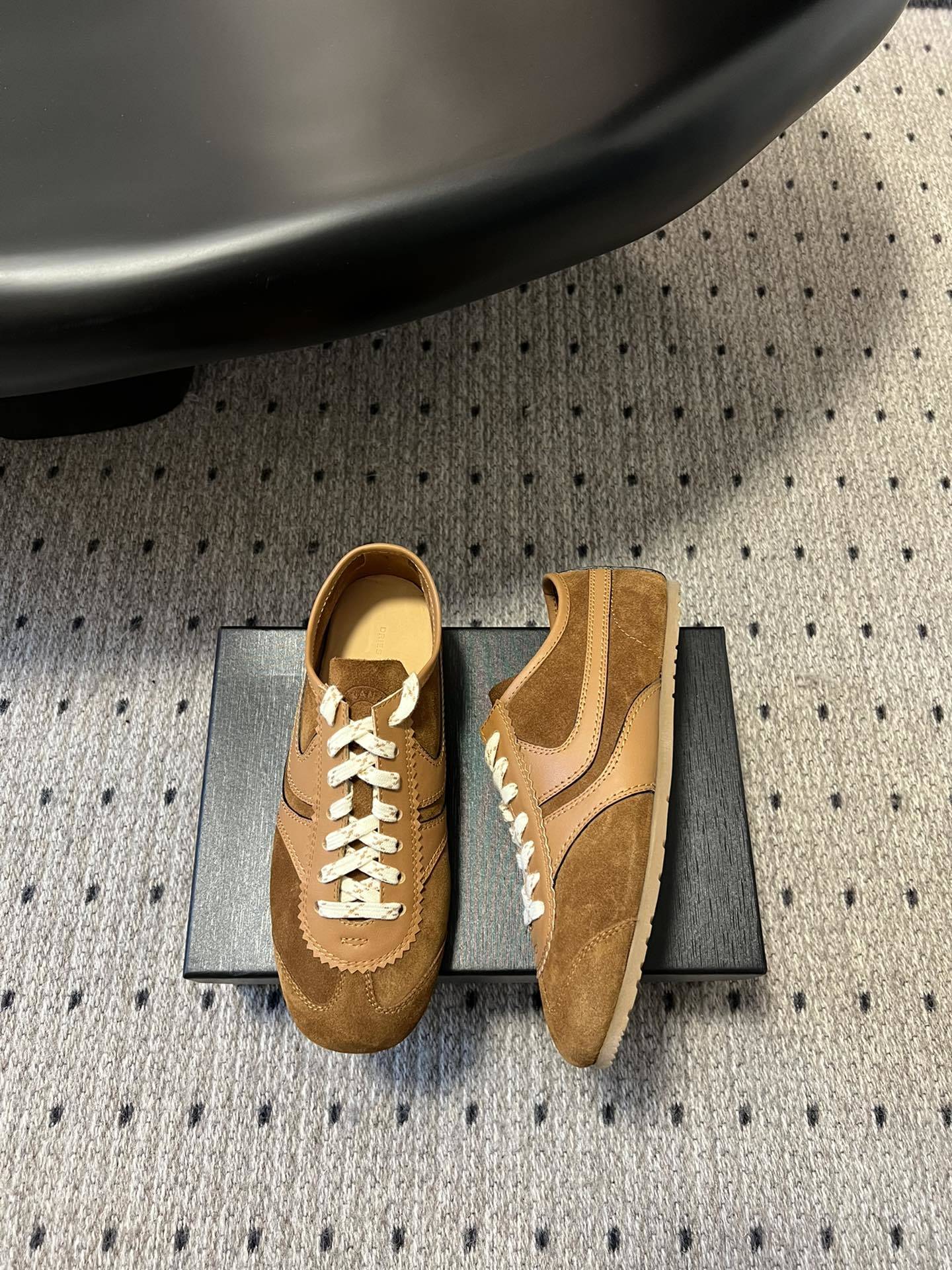代购级小众 Dries Van Noten·DVN 复古德训鞋
dvn的德训鞋也太美了吧 drie