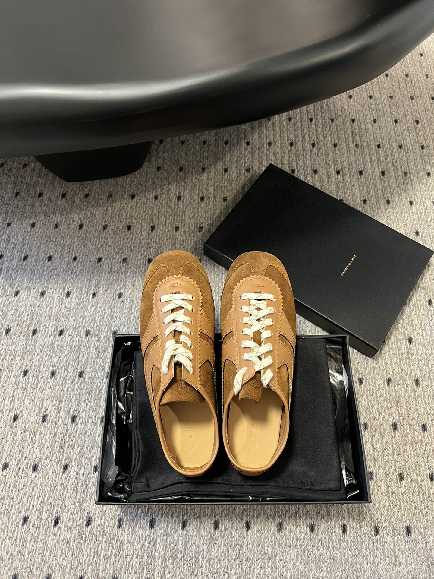代购级小众 Dries Van Noten·DVN 复古德训鞋
dvn的德训鞋也太美了吧 drie