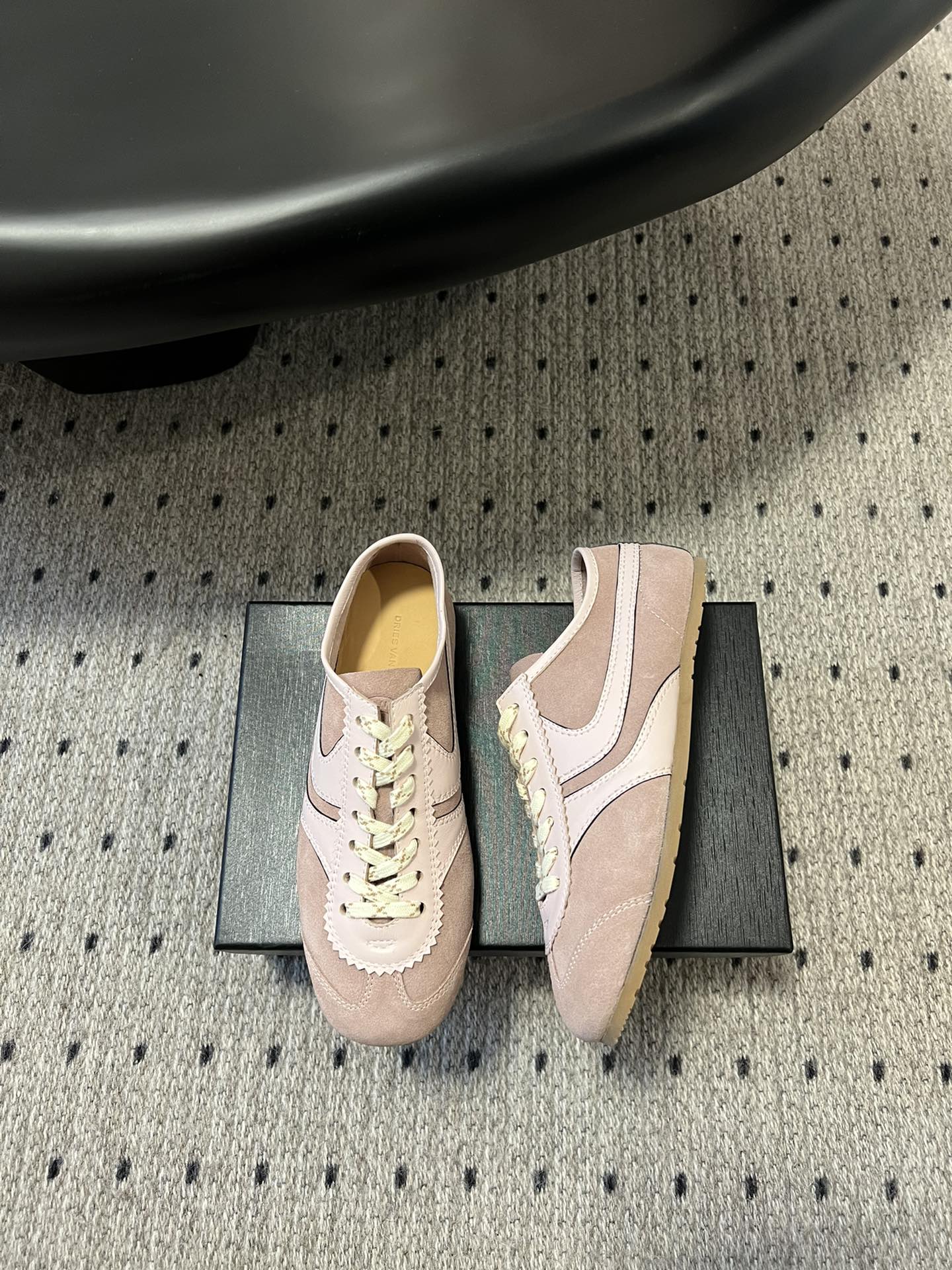 
代购级小众 Dries Van Noten·DVN 复古德训鞋

dvn的德训鞋也太美了吧  drie