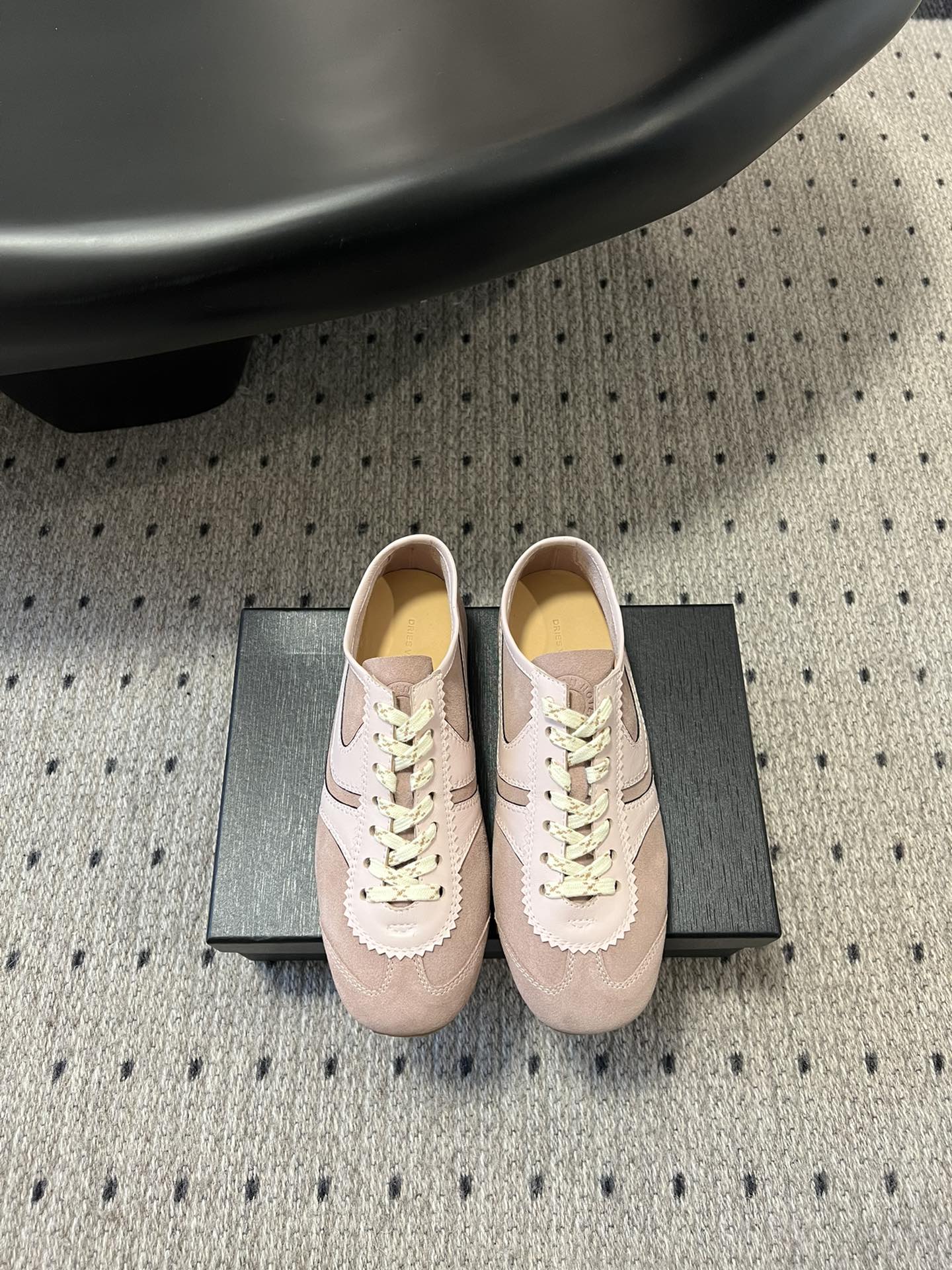 
代购级小众 Dries Van Noten·DVN 复古德训鞋

dvn的德训鞋也太美了吧  drie
