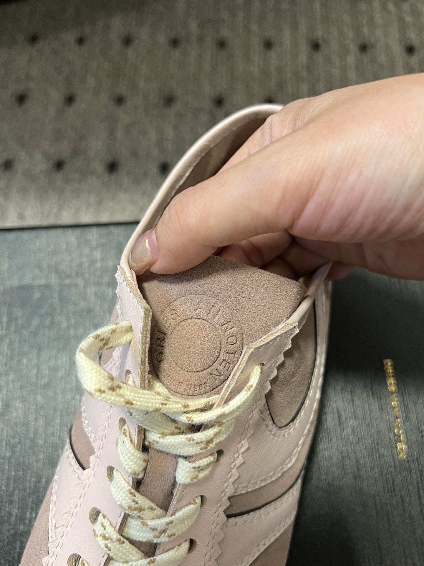 
代购级小众 Dries Van Noten·DVN 复古德训鞋

dvn的德训鞋也太美了吧  drie