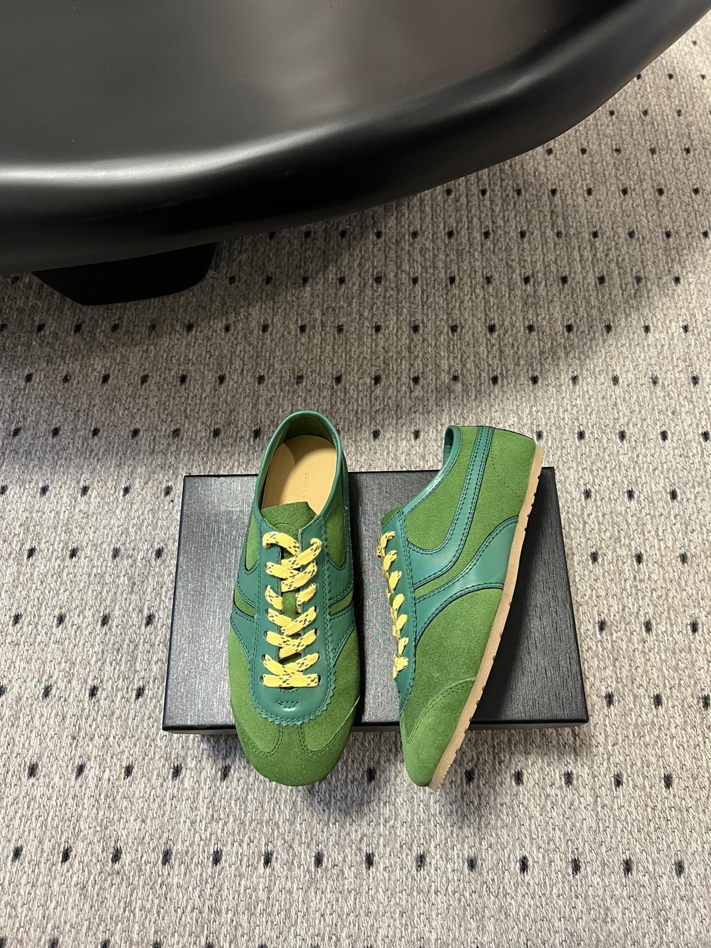 
代购级小众 Dries Van Noten·DVN 复古德训鞋

dvn的德训鞋也太美了吧  drie